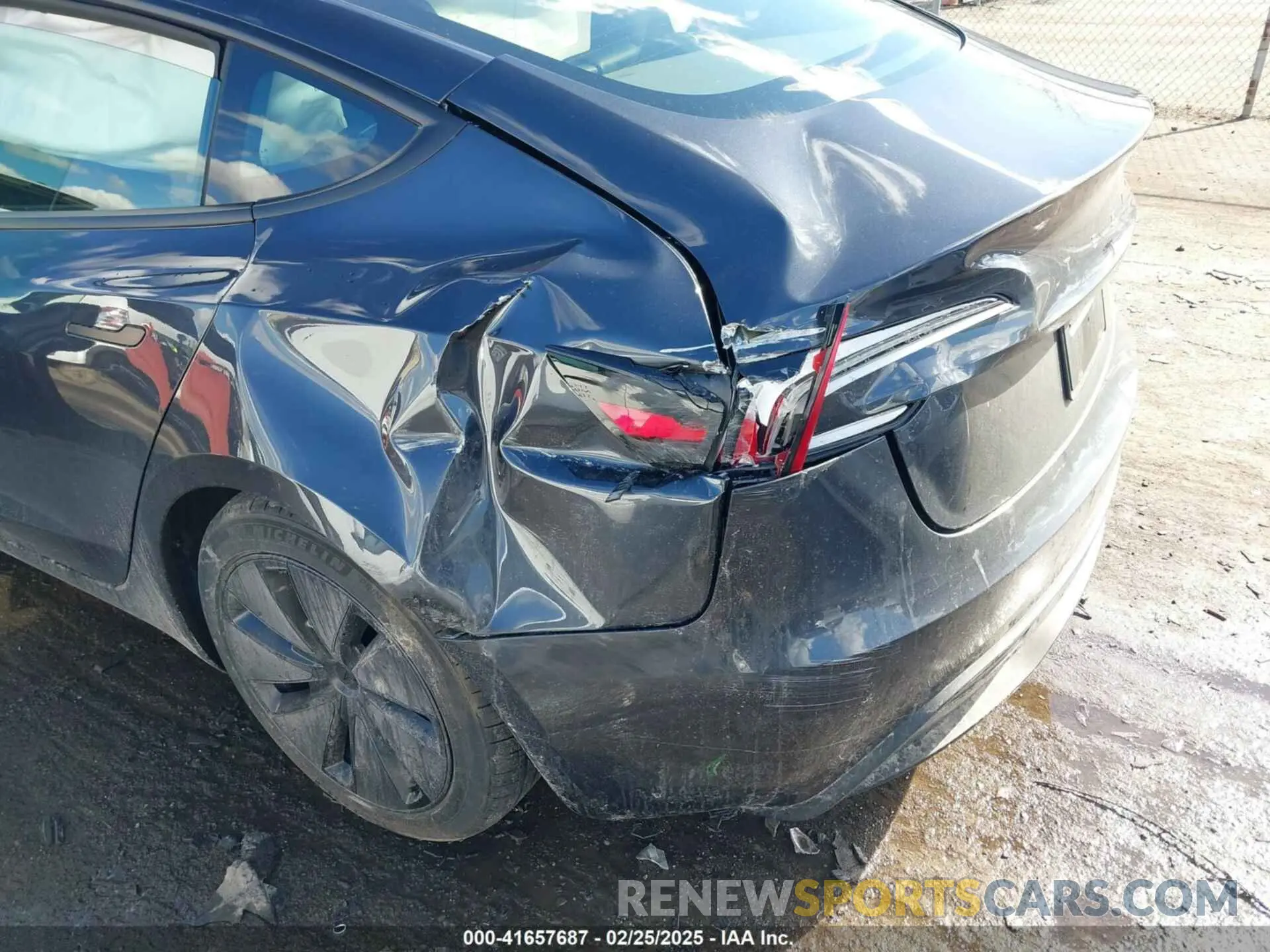 6 Фотография поврежденного автомобиля 5YJ3E1EAXSF932832 TESLA MODEL 3 2025