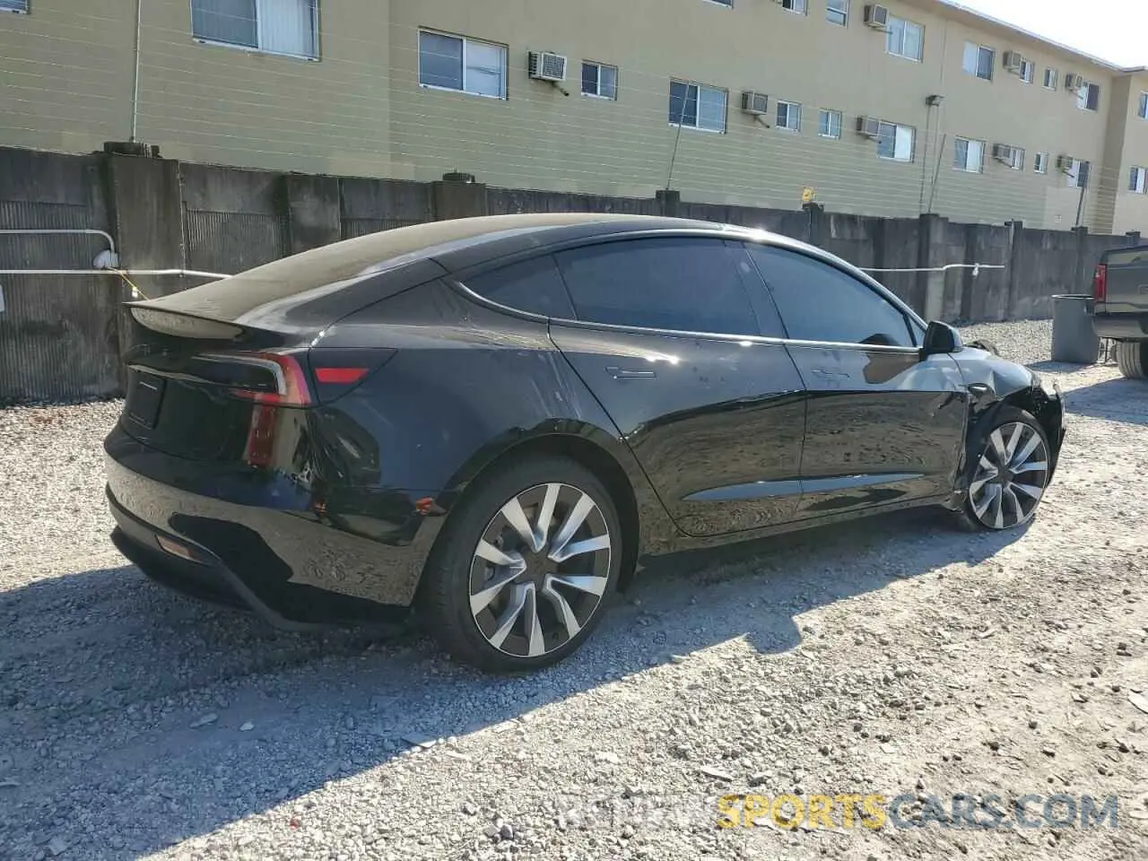 3 Фотография поврежденного автомобиля 5YJ3E1EAXSF978189 TESLA MODEL 3 2025