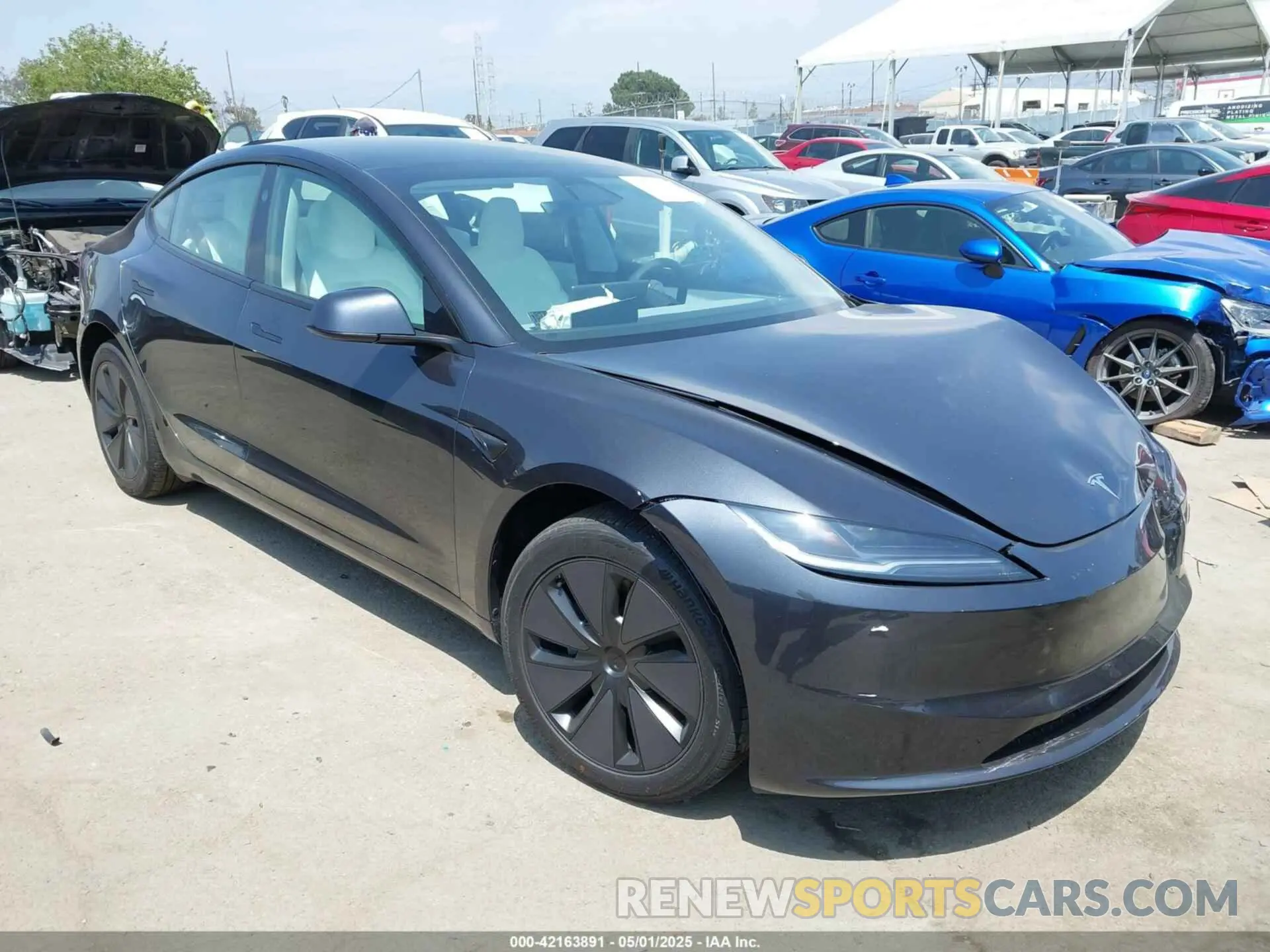 1 Фотография поврежденного автомобиля 5YJ3E1EAXSF983053 TESLA MODEL 3 2025