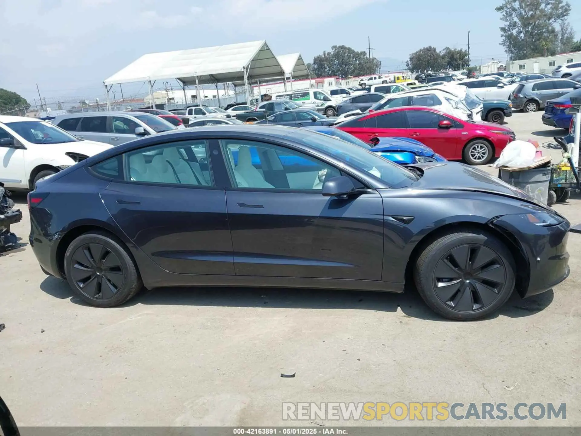 13 Фотография поврежденного автомобиля 5YJ3E1EAXSF983053 TESLA MODEL 3 2025