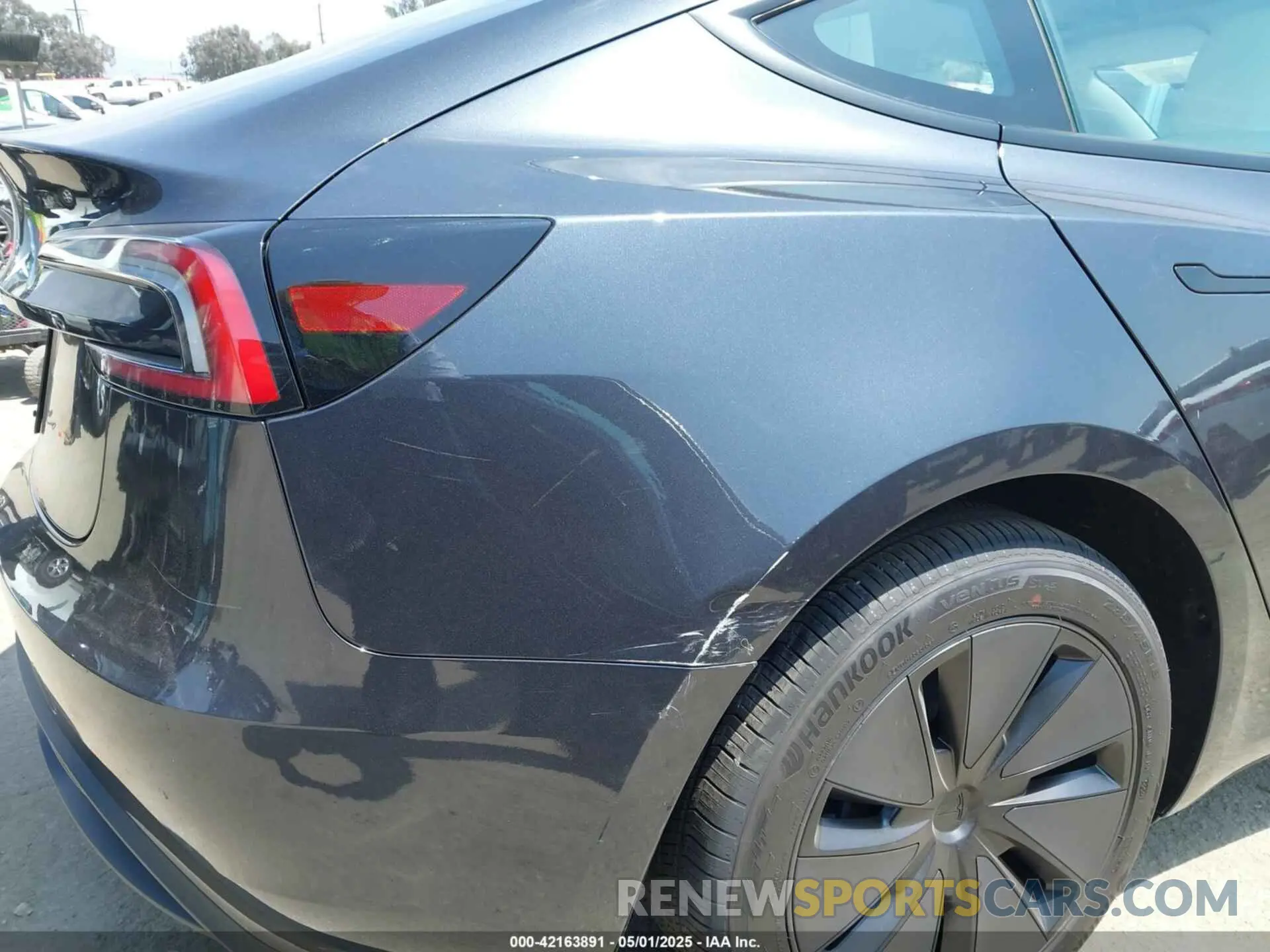 19 Фотография поврежденного автомобиля 5YJ3E1EAXSF983053 TESLA MODEL 3 2025