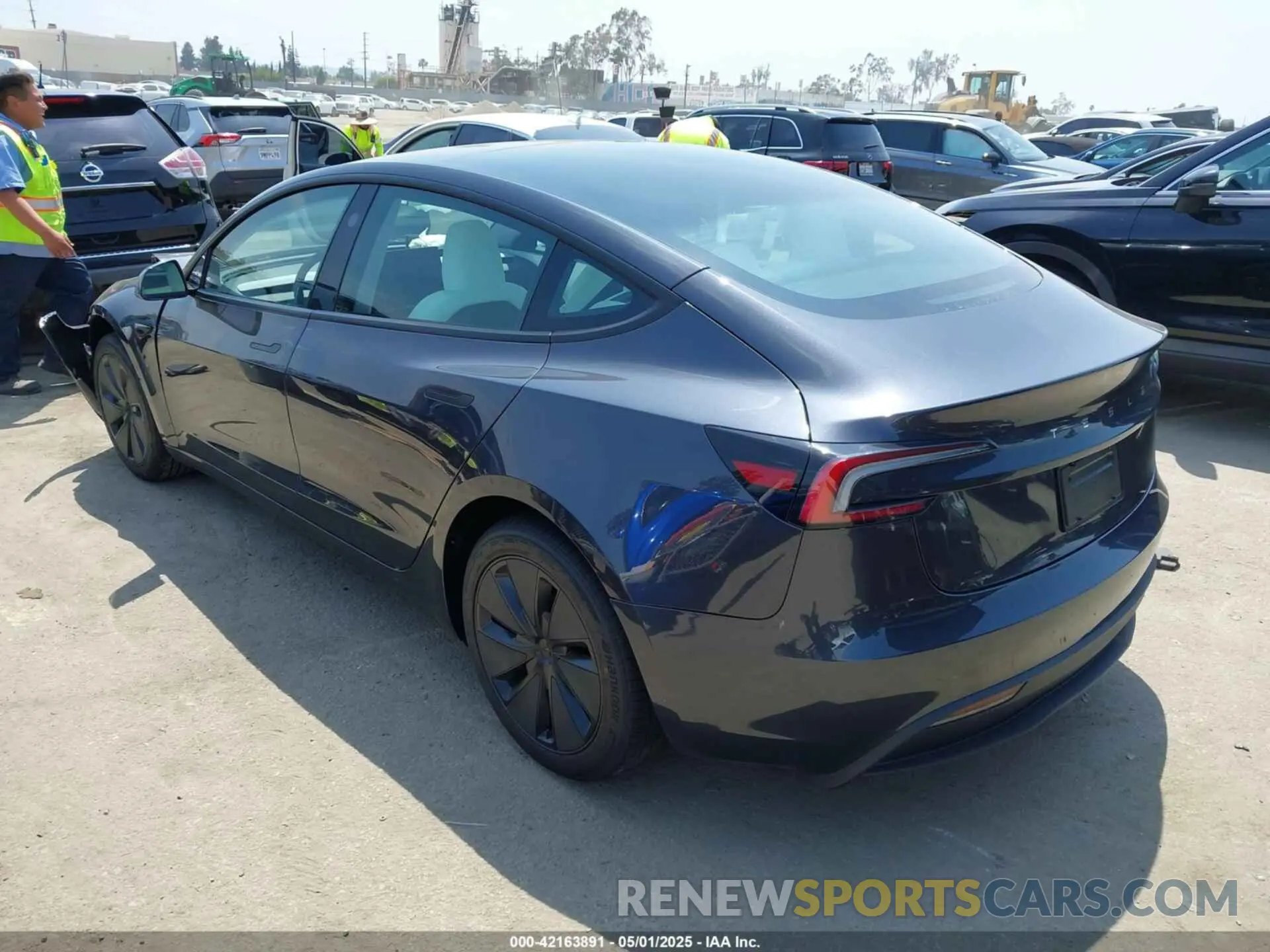 3 Фотография поврежденного автомобиля 5YJ3E1EAXSF983053 TESLA MODEL 3 2025