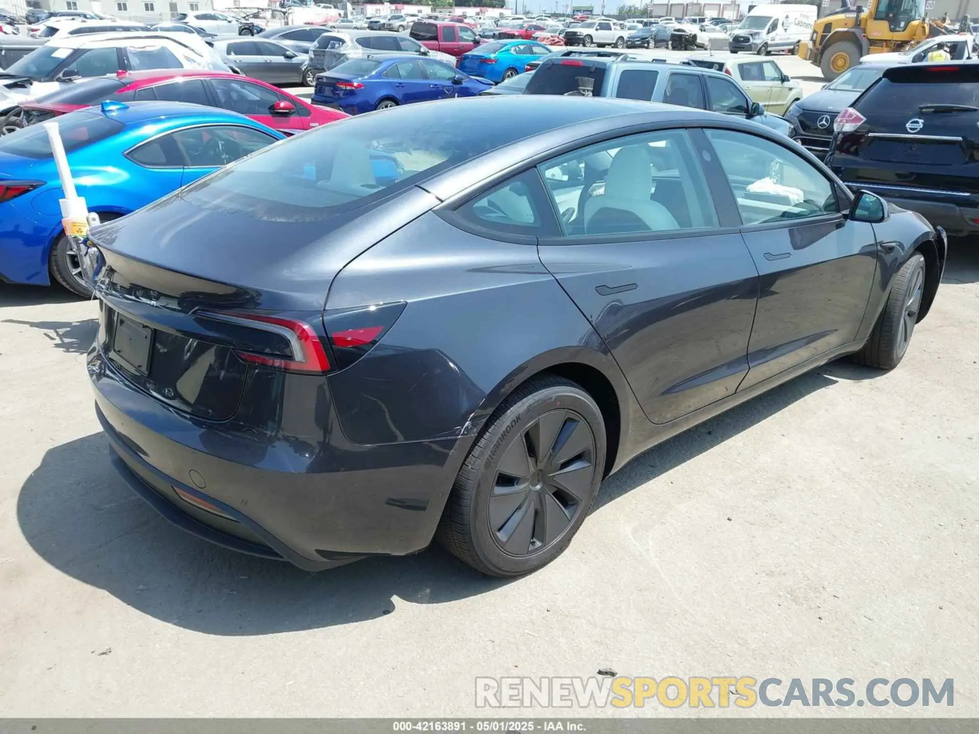 4 Фотография поврежденного автомобиля 5YJ3E1EAXSF983053 TESLA MODEL 3 2025