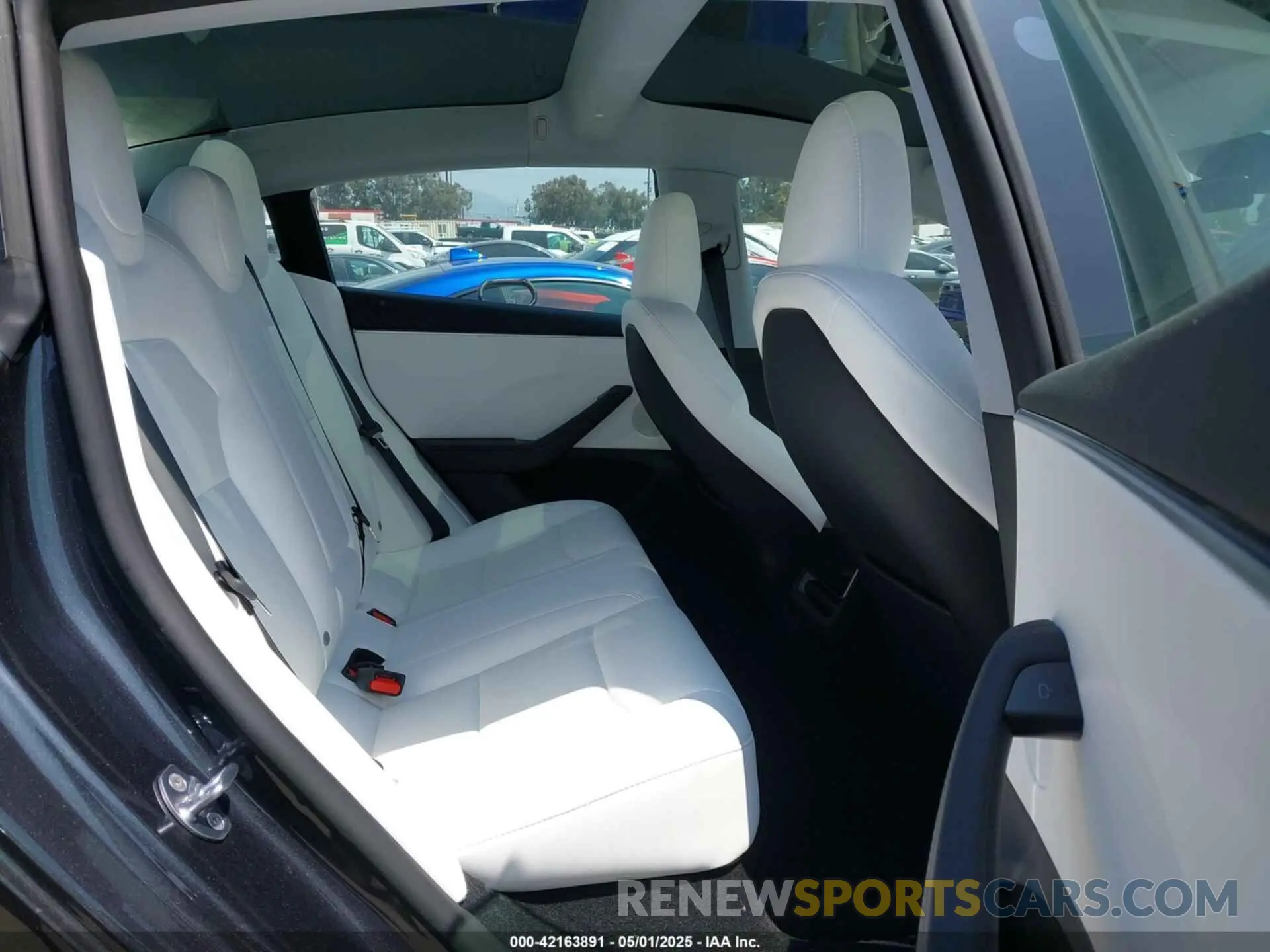 8 Фотография поврежденного автомобиля 5YJ3E1EAXSF983053 TESLA MODEL 3 2025