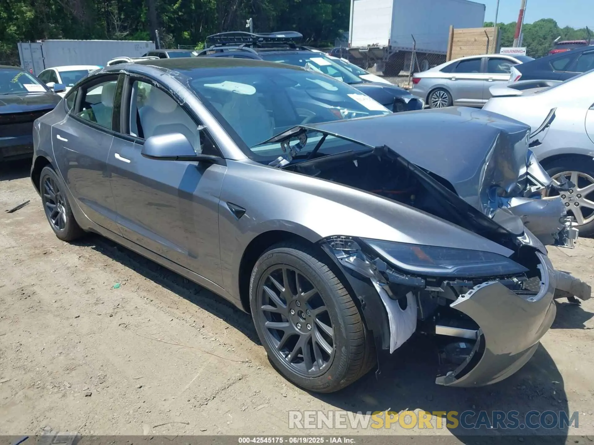 1 Фотография поврежденного автомобиля 5YJ3E1EB0SF016895 TESLA MODEL 3 2025