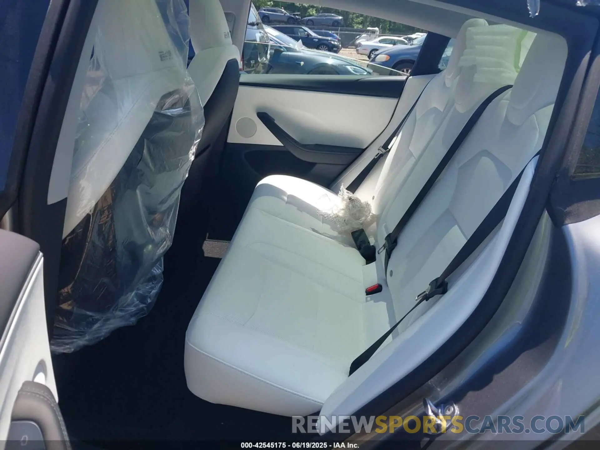 8 Фотография поврежденного автомобиля 5YJ3E1EB0SF016895 TESLA MODEL 3 2025