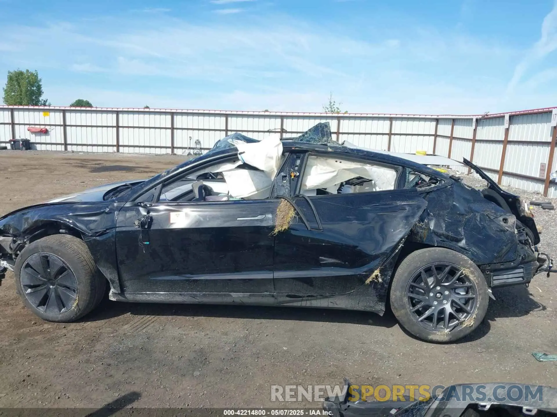 14 Photograph of a damaged car 5YJ3E1EB1SF982253 TESLA MODEL 3 2025