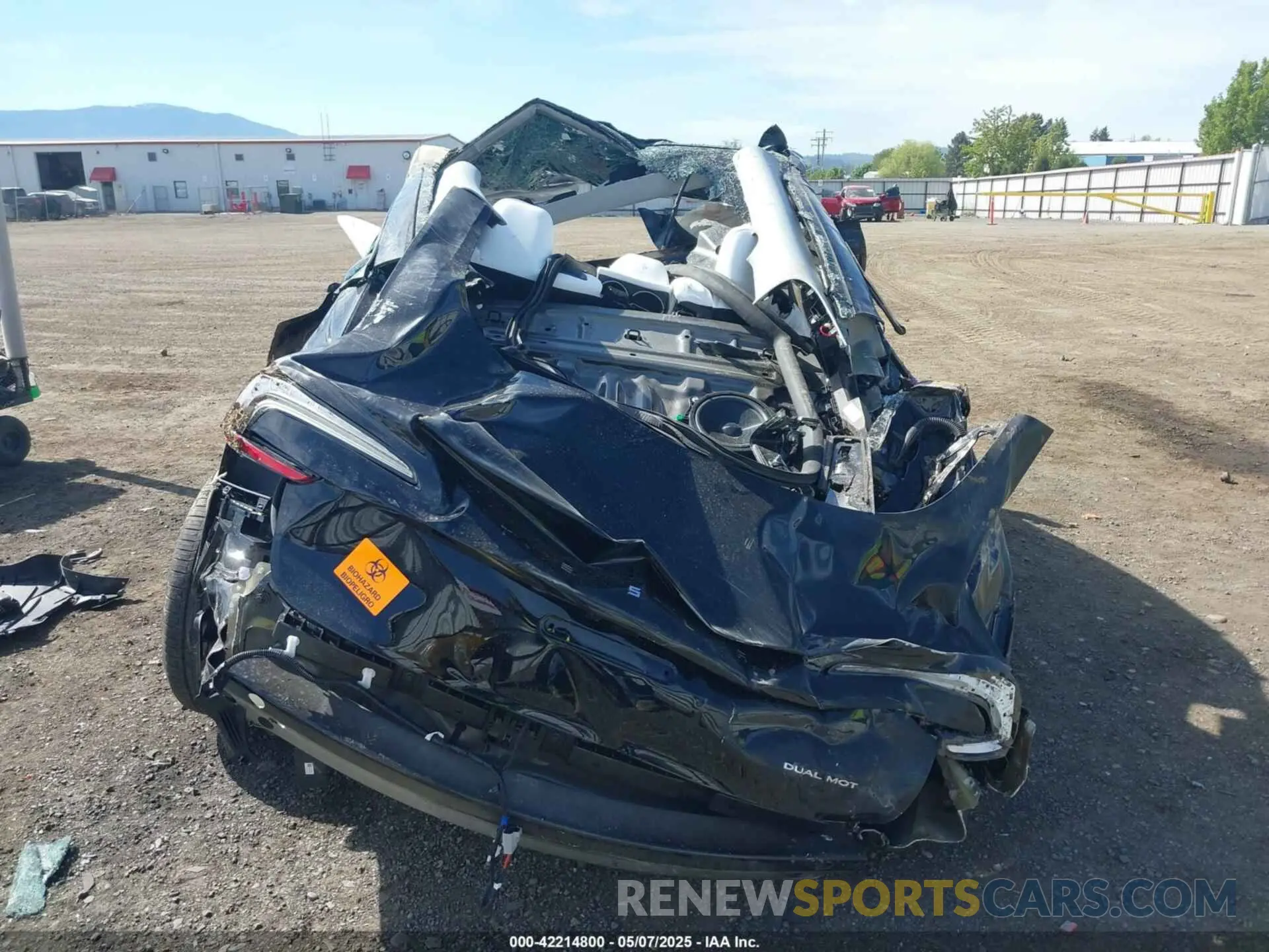 16 Photograph of a damaged car 5YJ3E1EB1SF982253 TESLA MODEL 3 2025