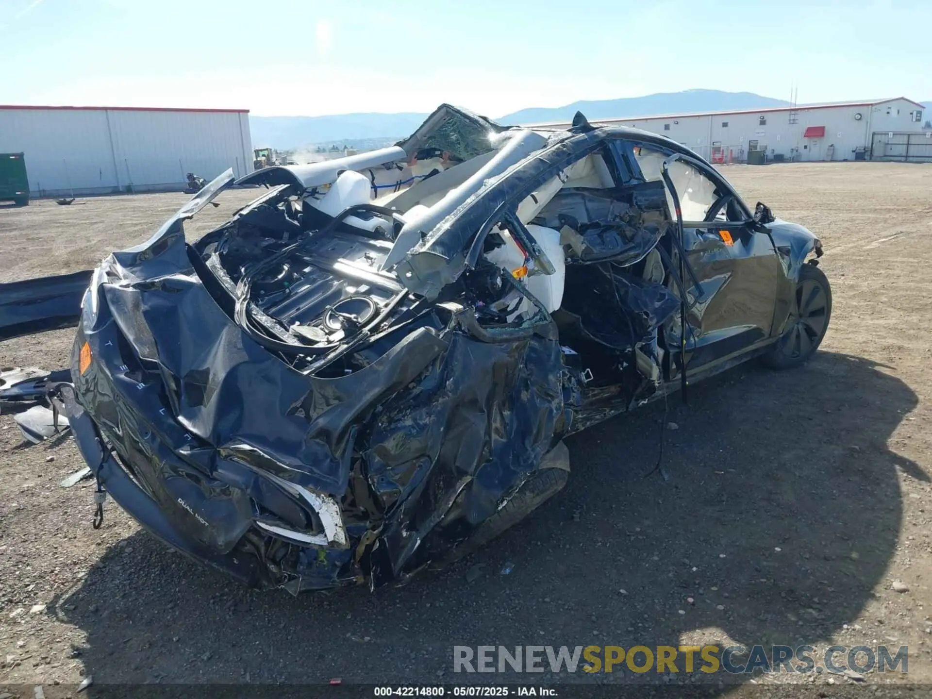 4 Photograph of a damaged car 5YJ3E1EB1SF982253 TESLA MODEL 3 2025