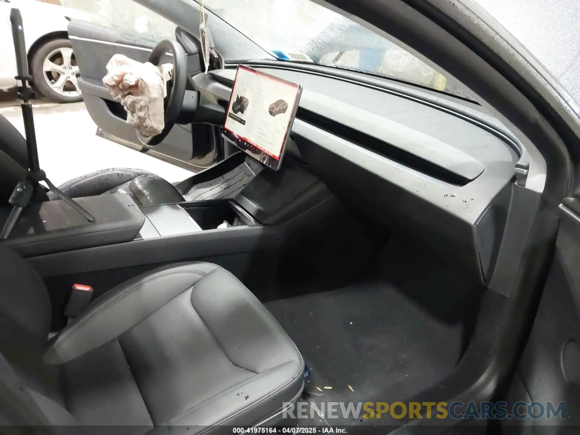 5 Photograph of a damaged car 5YJ3E1EB4SF913766 TESLA MODEL 3 2025