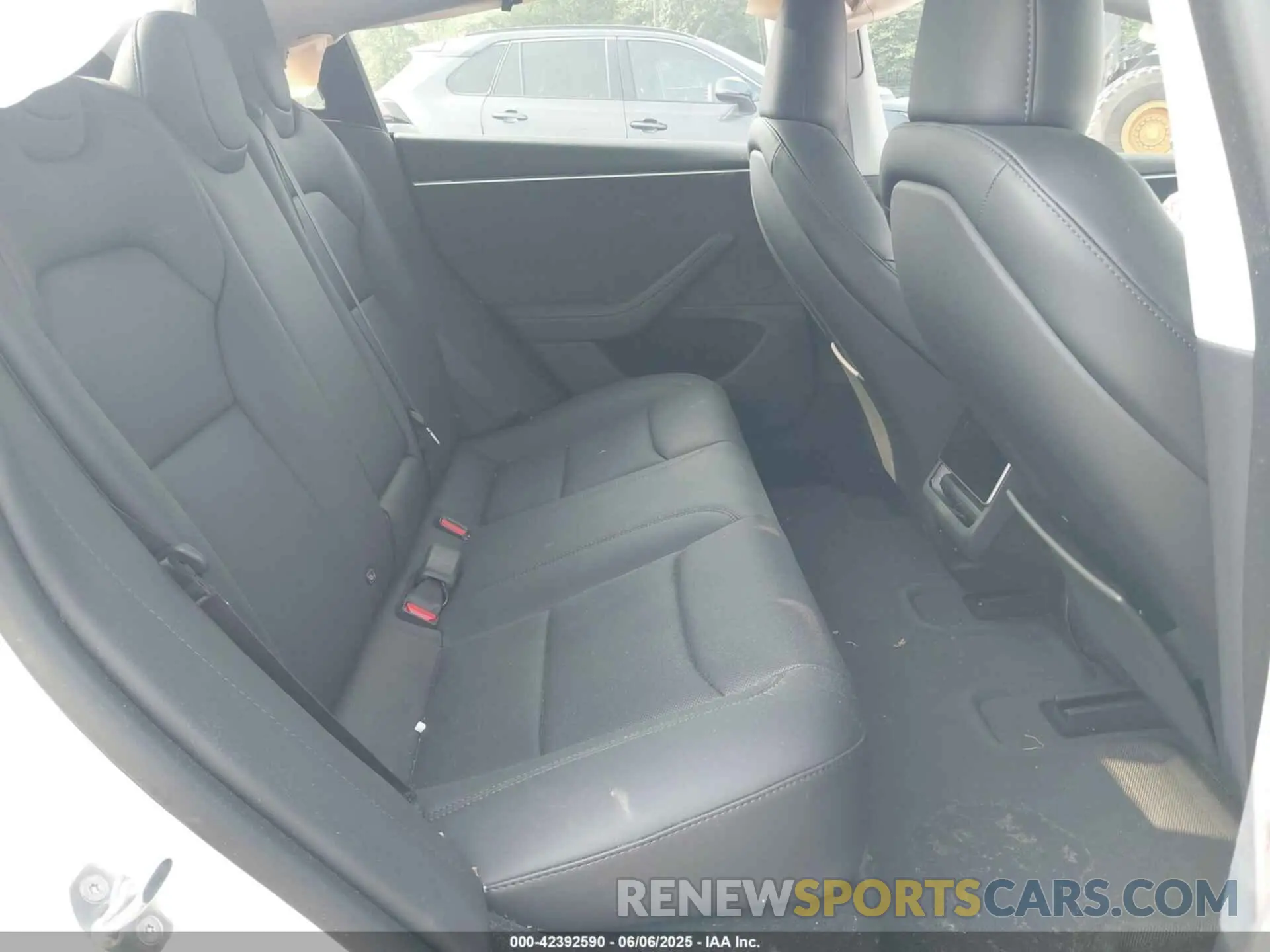 8 Photograph of a damaged car 5YJ3E1EB5SF894032 TESLA MODEL 3 2025