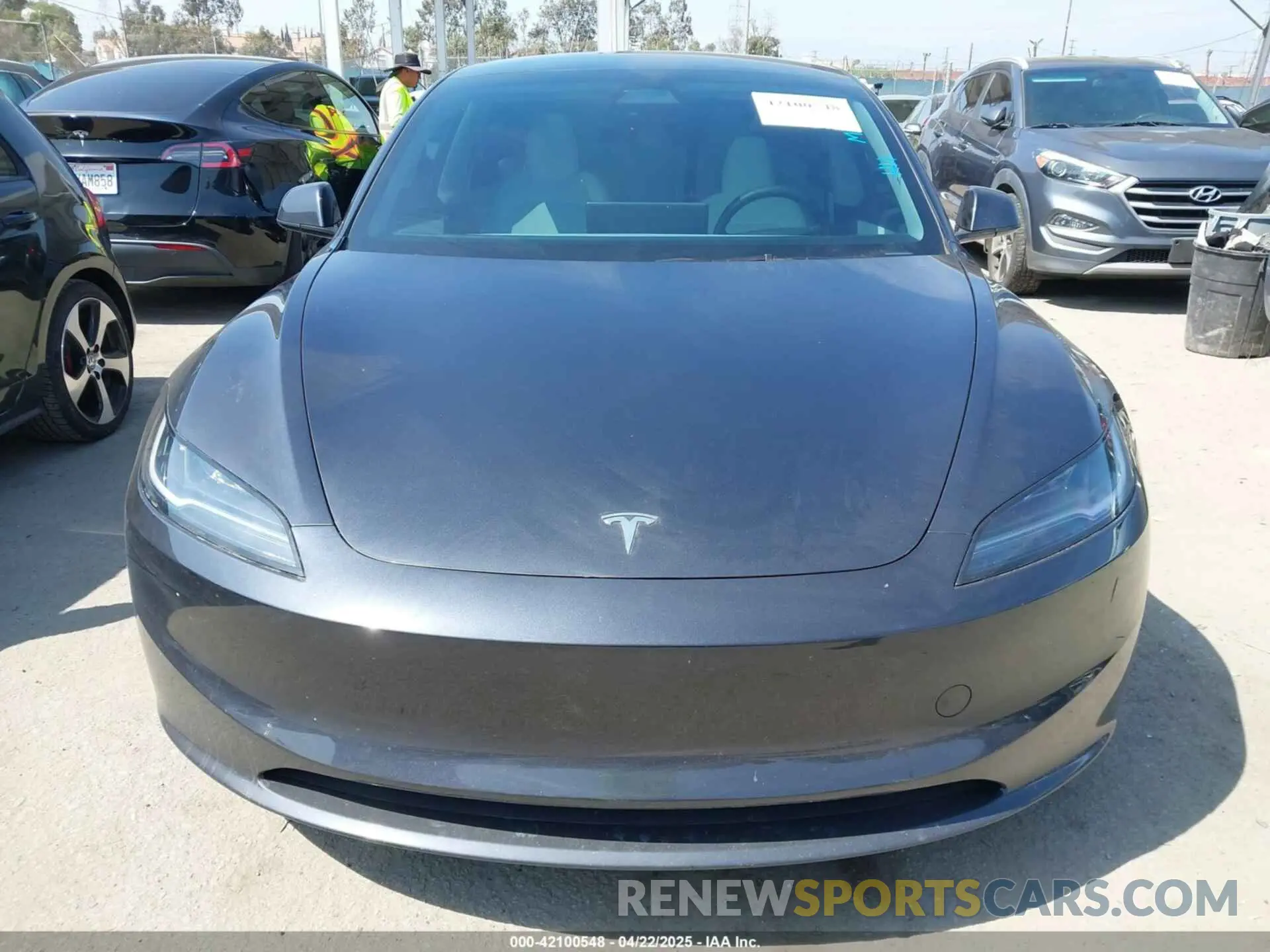 12 Фотография поврежденного автомобиля 5YJ3E1EB8SF877256 TESLA MODEL 3 2025