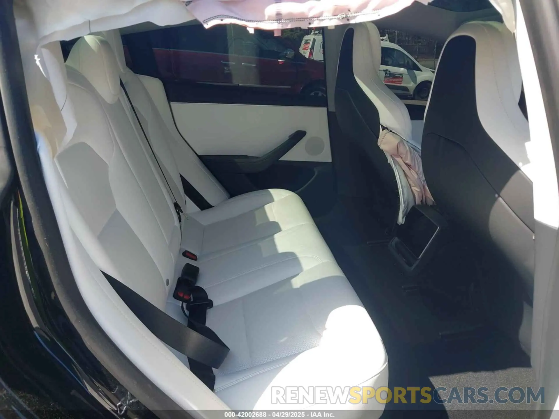 8 Photograph of a damaged car 5YJ3E1ET0SF933067 TESLA MODEL 3 2025