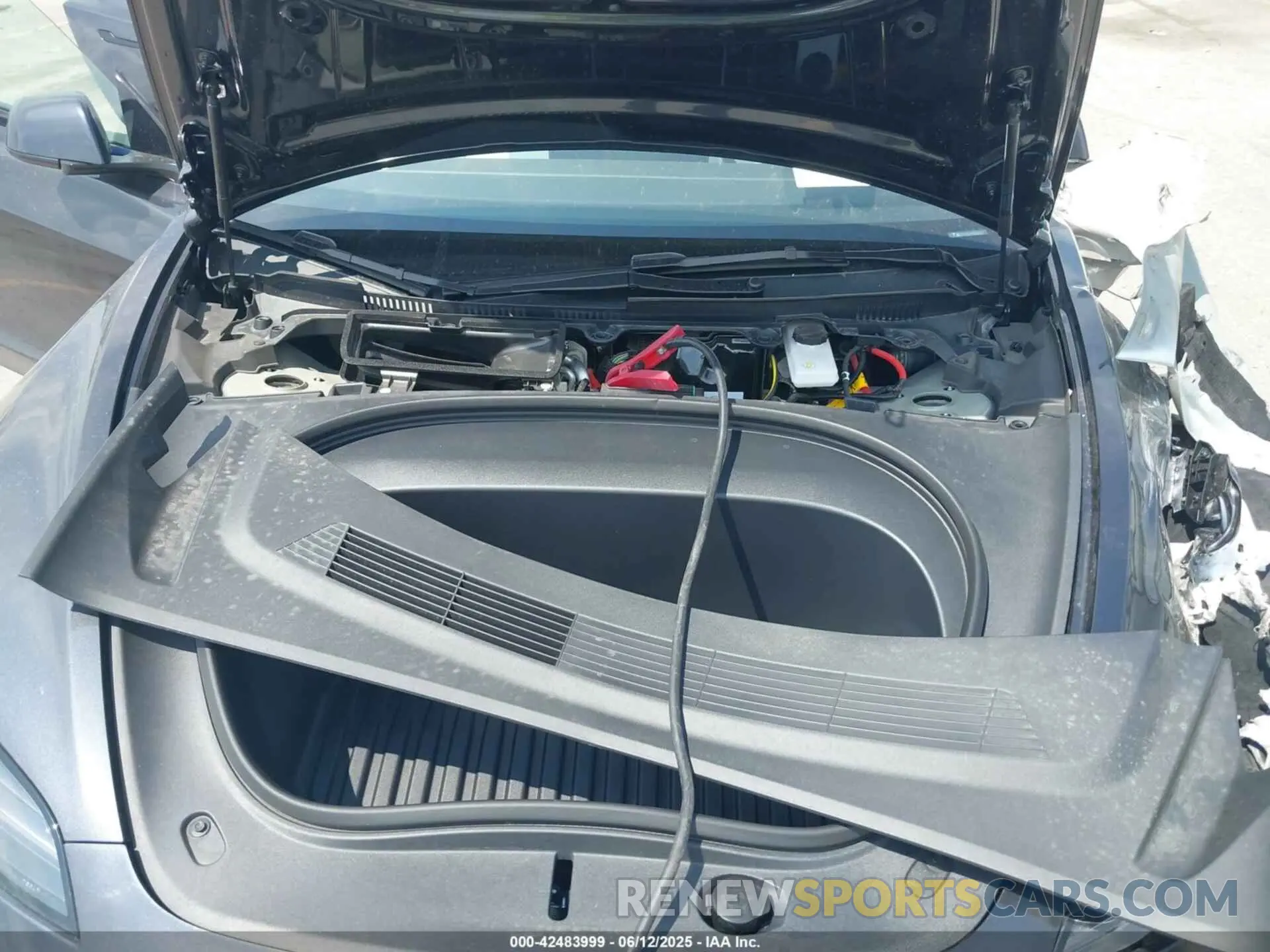 10 Photograph of a damaged car 5YJ3E1ET8SF932622 TESLA MODEL 3 2025