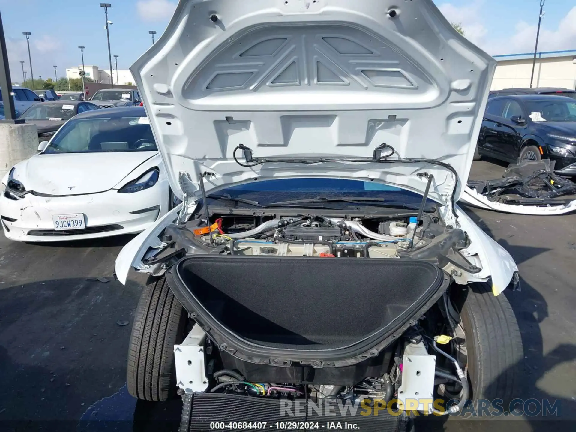 10 Photograph of a damaged car 5YJSA1E20KF348746 TESLA MODEL S 2019