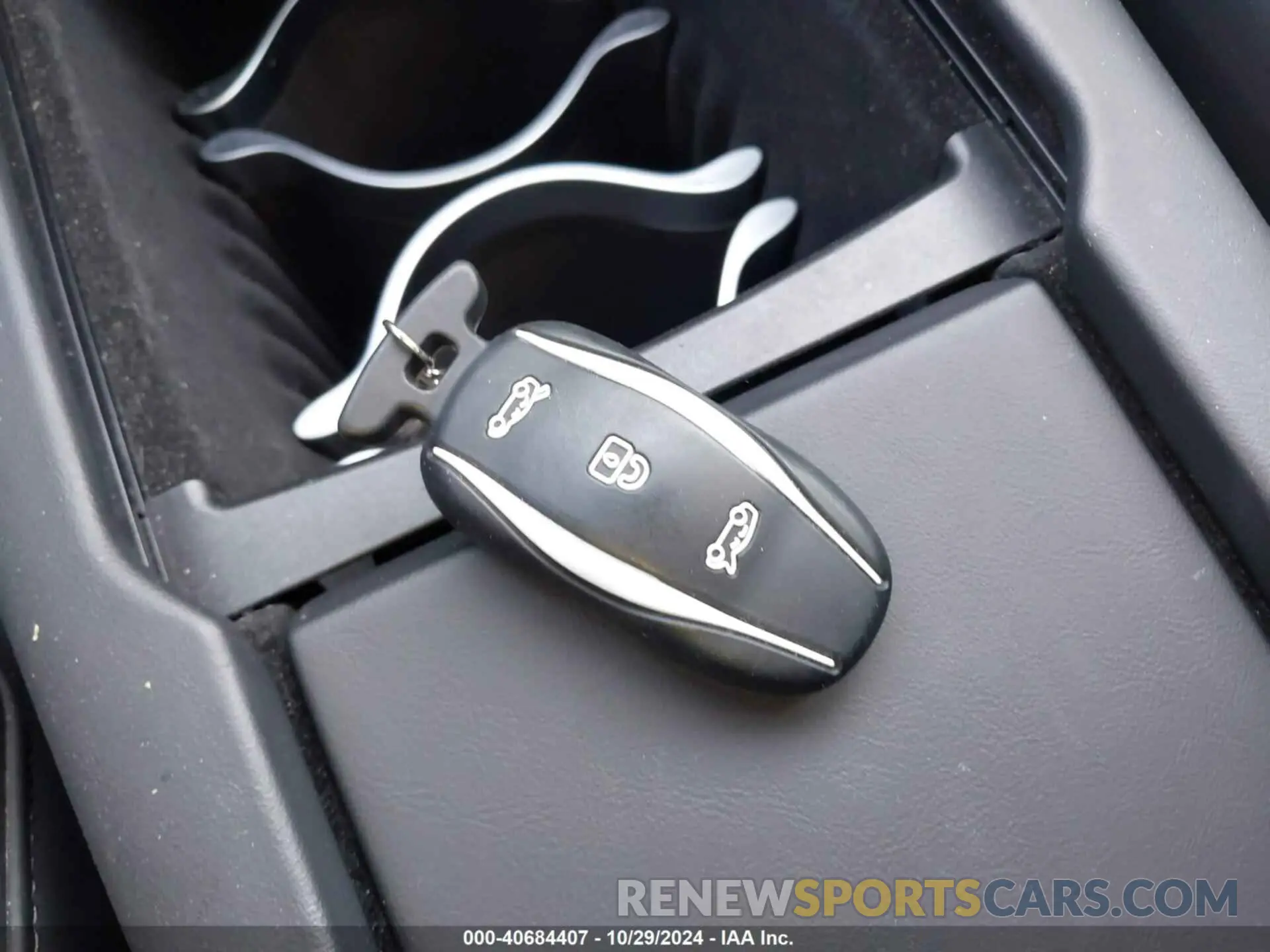 11 Photograph of a damaged car 5YJSA1E20KF348746 TESLA MODEL S 2019