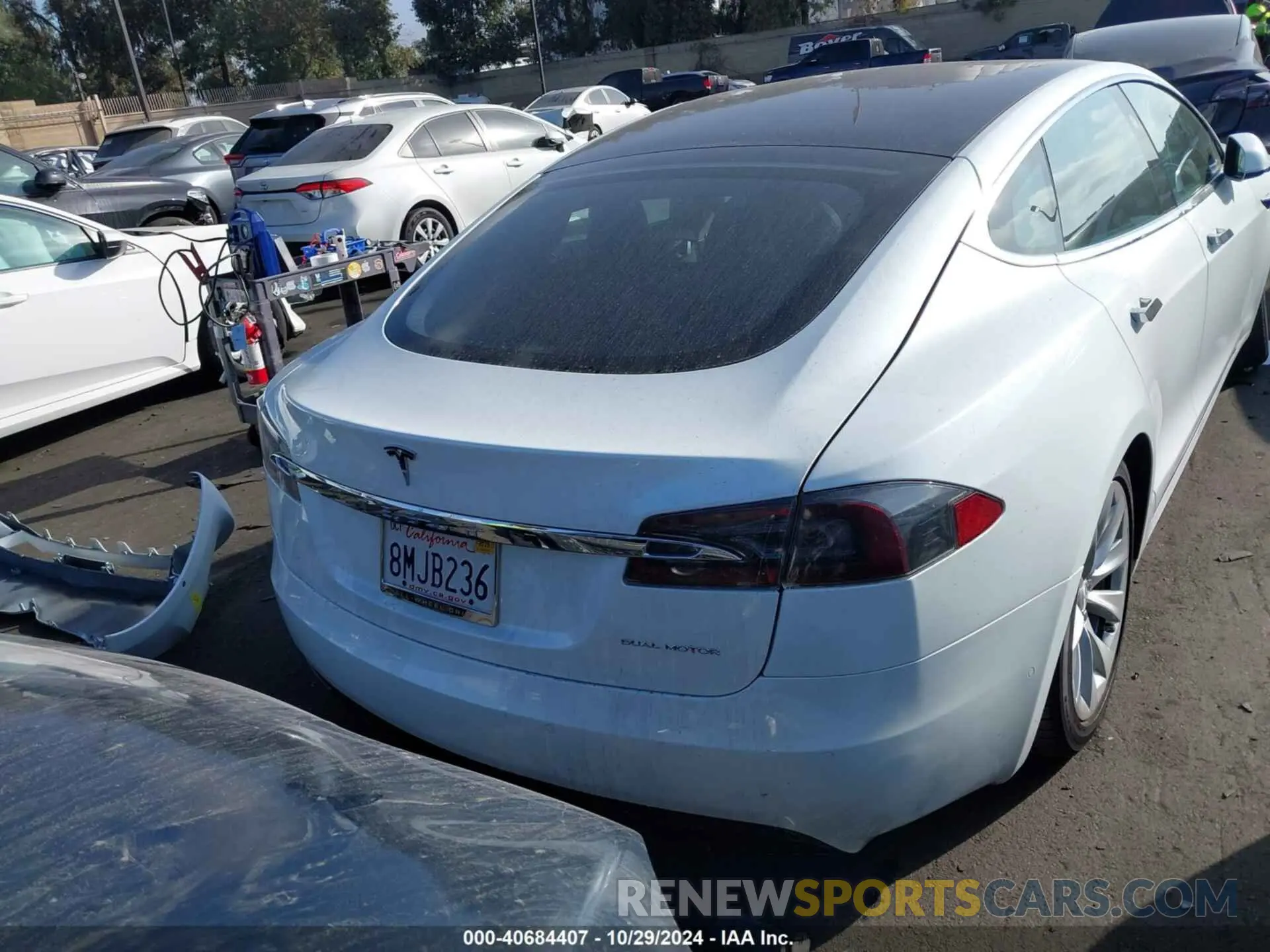 17 Photograph of a damaged car 5YJSA1E20KF348746 TESLA MODEL S 2019