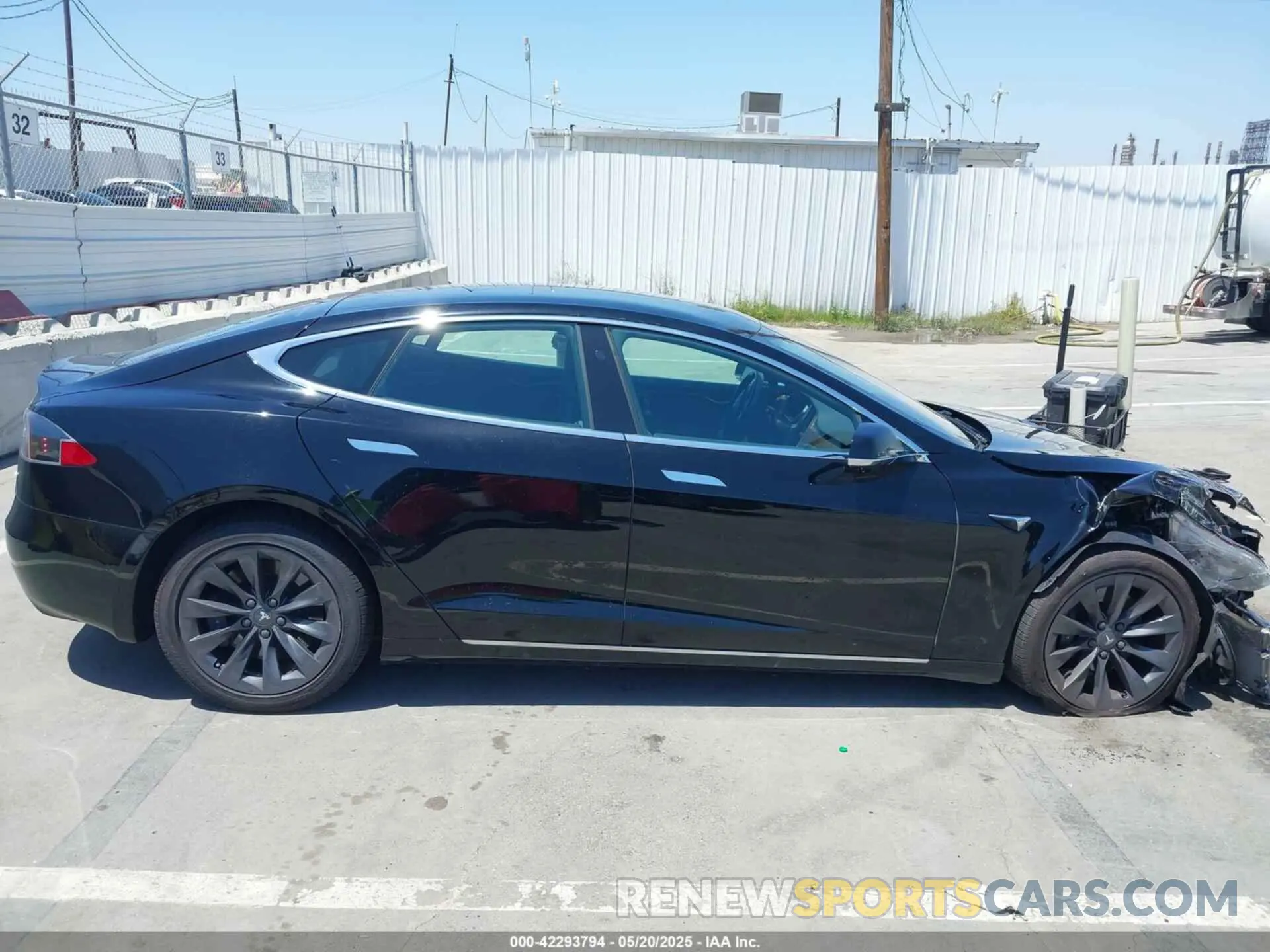 13 Photograph of a damaged car 5YJSA1E22KF304098 TESLA MODEL S 2019