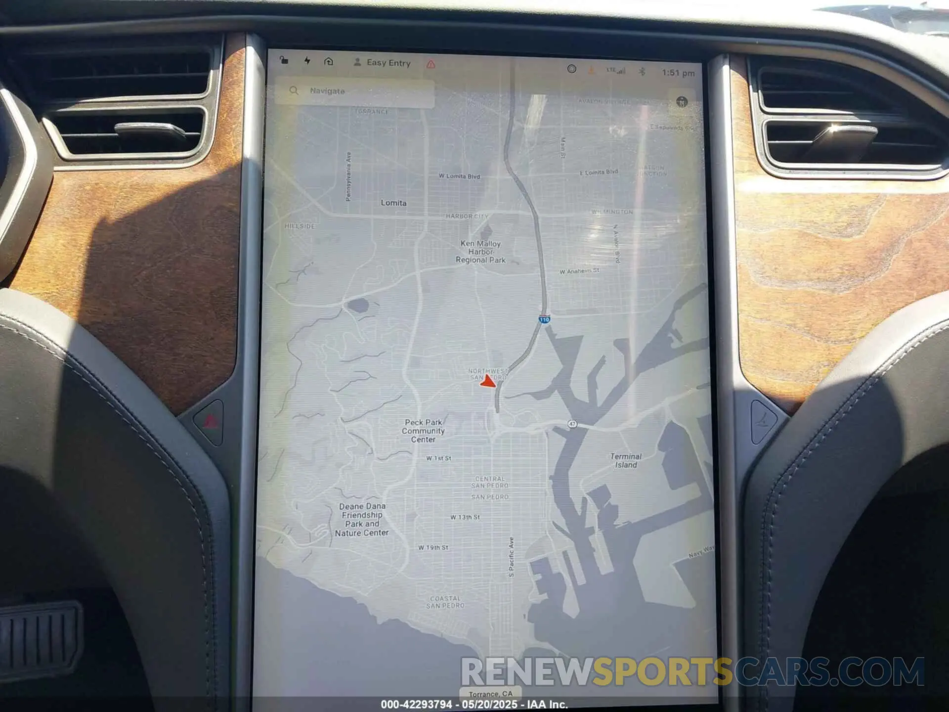 18 Photograph of a damaged car 5YJSA1E22KF304098 TESLA MODEL S 2019