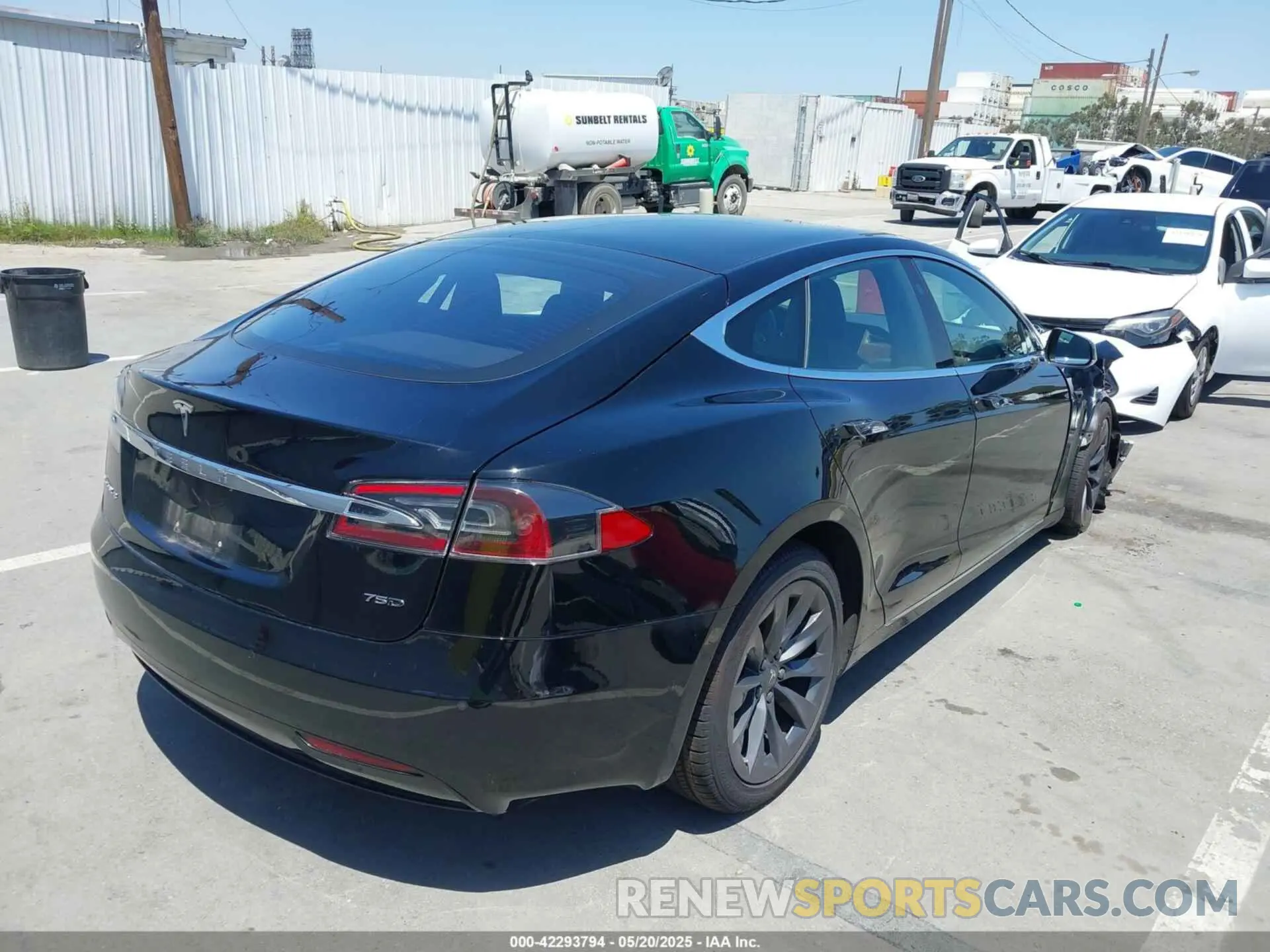 4 Photograph of a damaged car 5YJSA1E22KF304098 TESLA MODEL S 2019