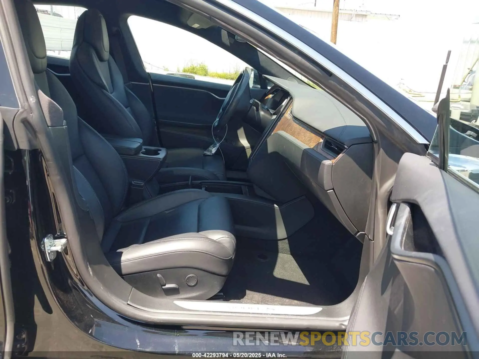 5 Photograph of a damaged car 5YJSA1E22KF304098 TESLA MODEL S 2019