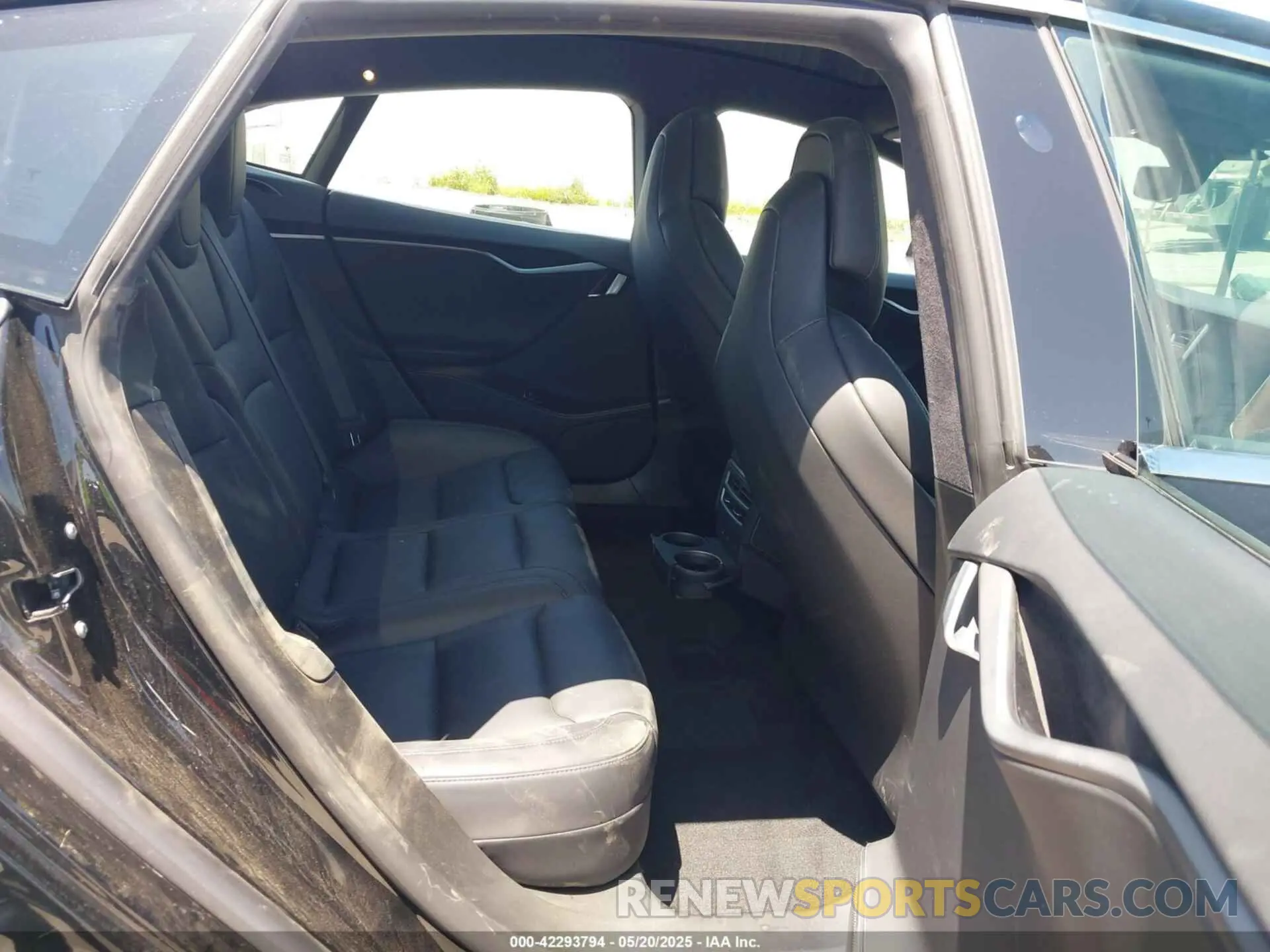 8 Photograph of a damaged car 5YJSA1E22KF304098 TESLA MODEL S 2019
