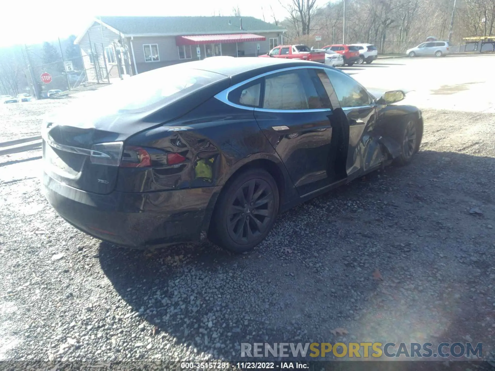 4 Photograph of a damaged car 5YJSA1E23KF304885 TESLA MODEL S 2019