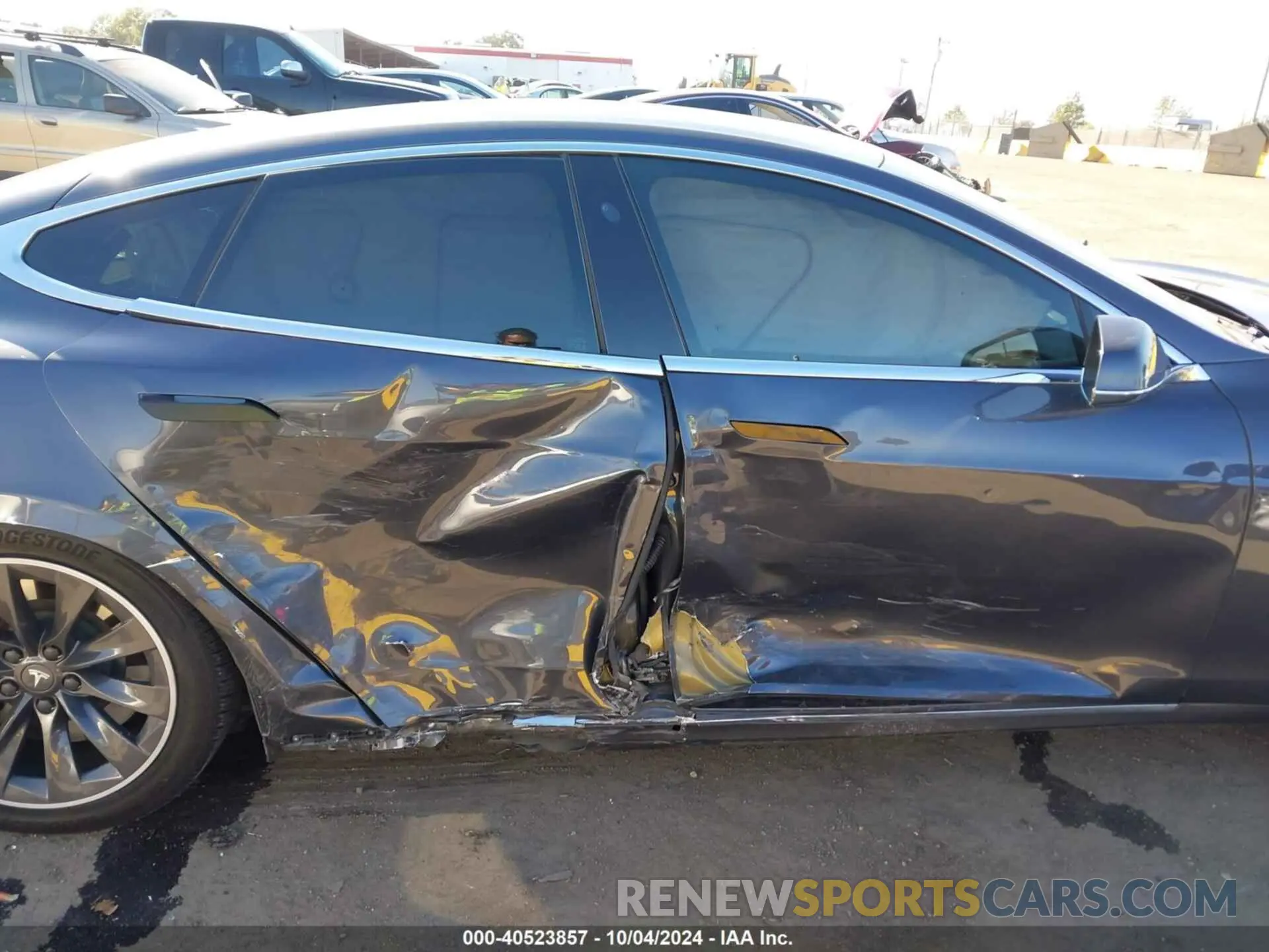13 Photograph of a damaged car 5YJSA1E28KF335033 TESLA MODEL S 2019