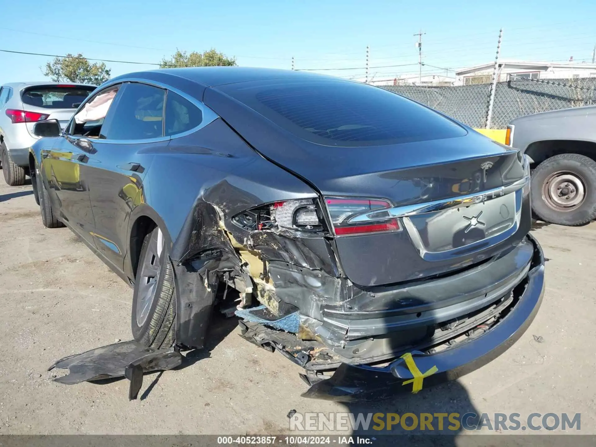 19 Photograph of a damaged car 5YJSA1E28KF335033 TESLA MODEL S 2019