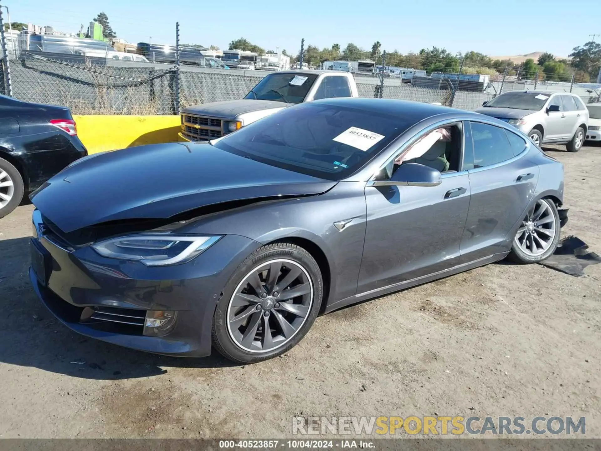 2 Photograph of a damaged car 5YJSA1E28KF335033 TESLA MODEL S 2019