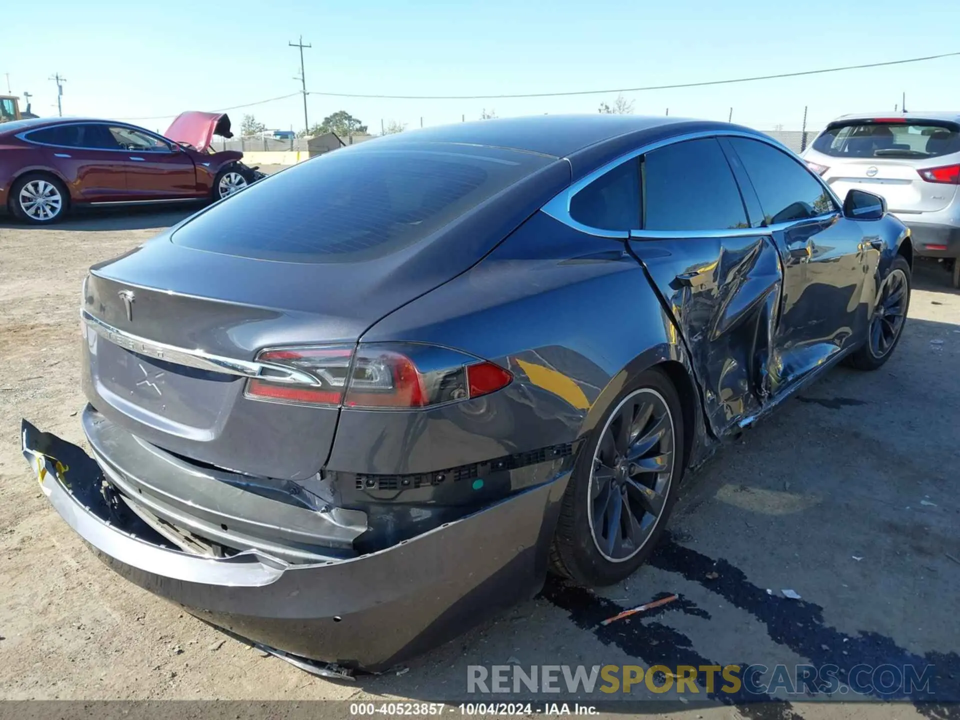 4 Photograph of a damaged car 5YJSA1E28KF335033 TESLA MODEL S 2019