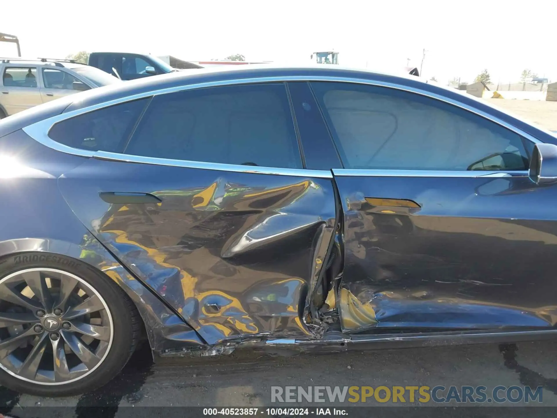 6 Photograph of a damaged car 5YJSA1E28KF335033 TESLA MODEL S 2019