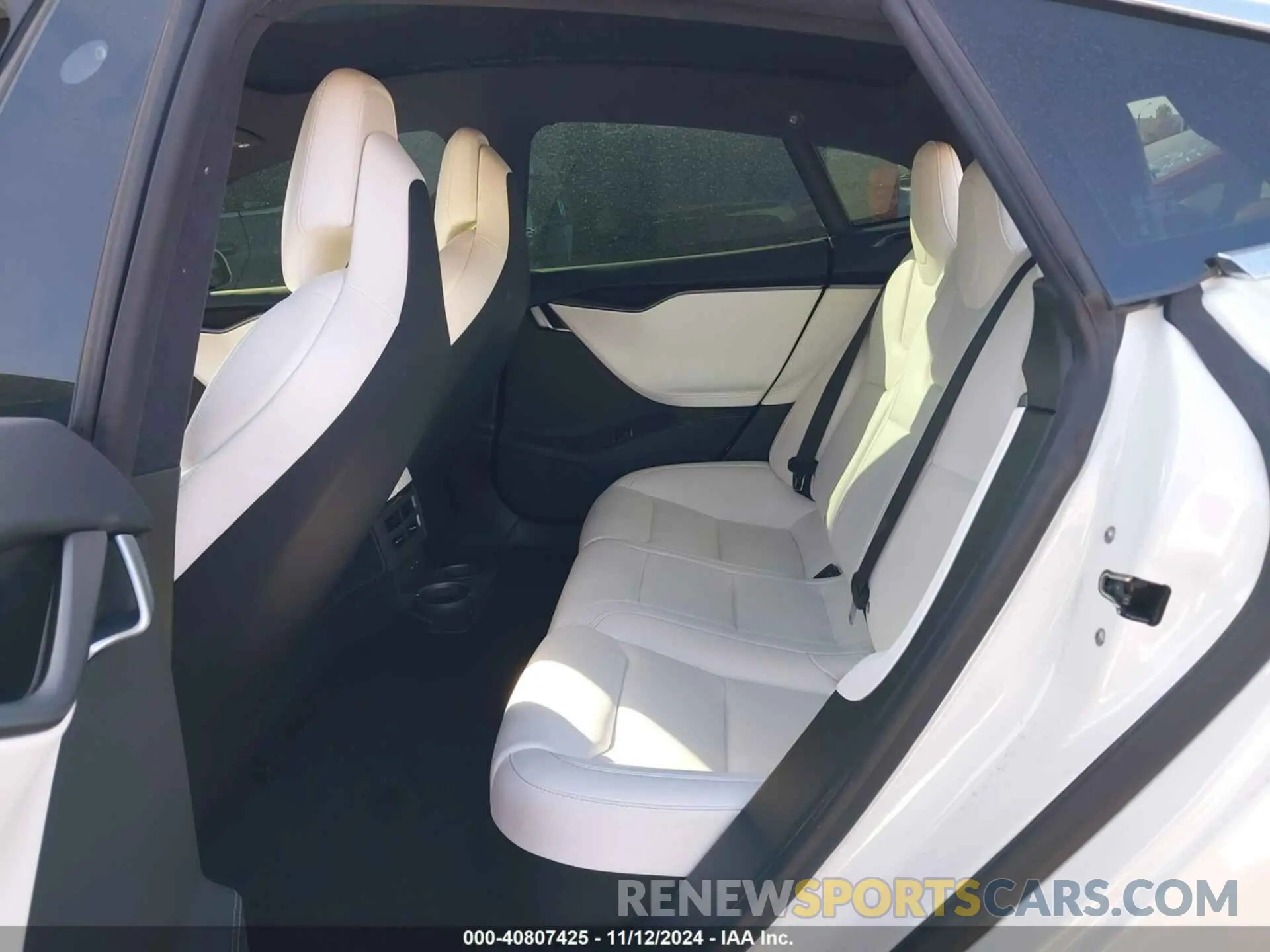 8 Photograph of a damaged car 5YJSA1E29KF309492 TESLA MODEL S 2019