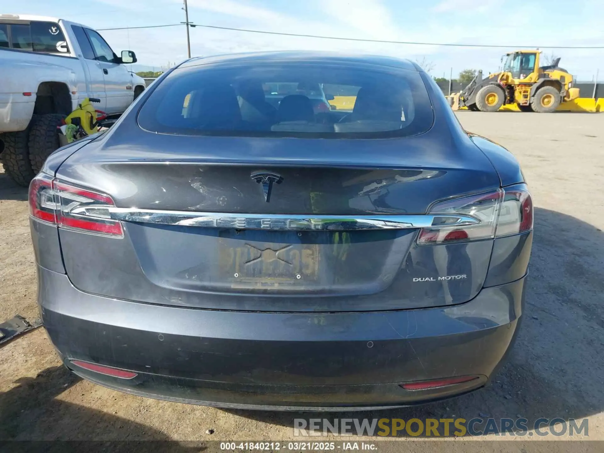 17 Фотография поврежденного автомобиля 5YJSA1E29KF348051 TESLA MODEL S 2019