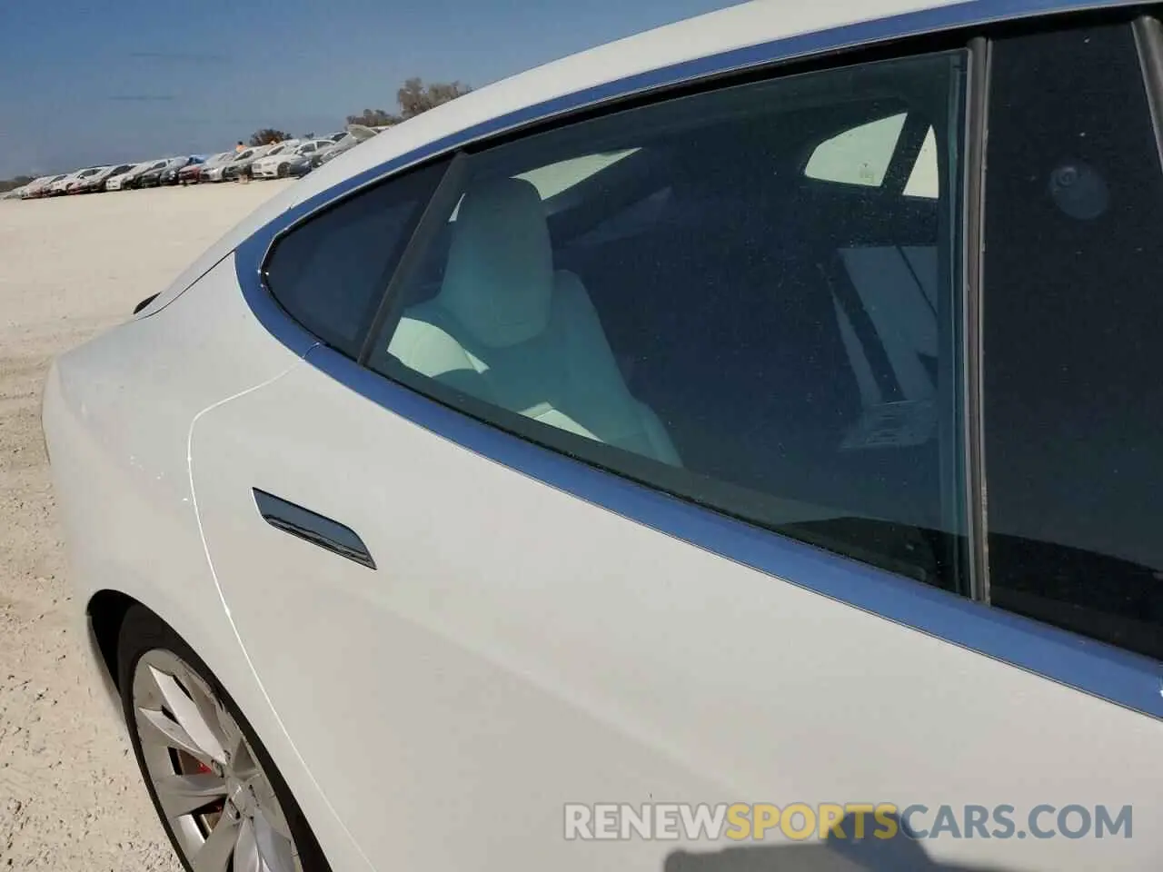 10 Photograph of a damaged car 5YJSA1E43KF337399 TESLA MODEL S 2019