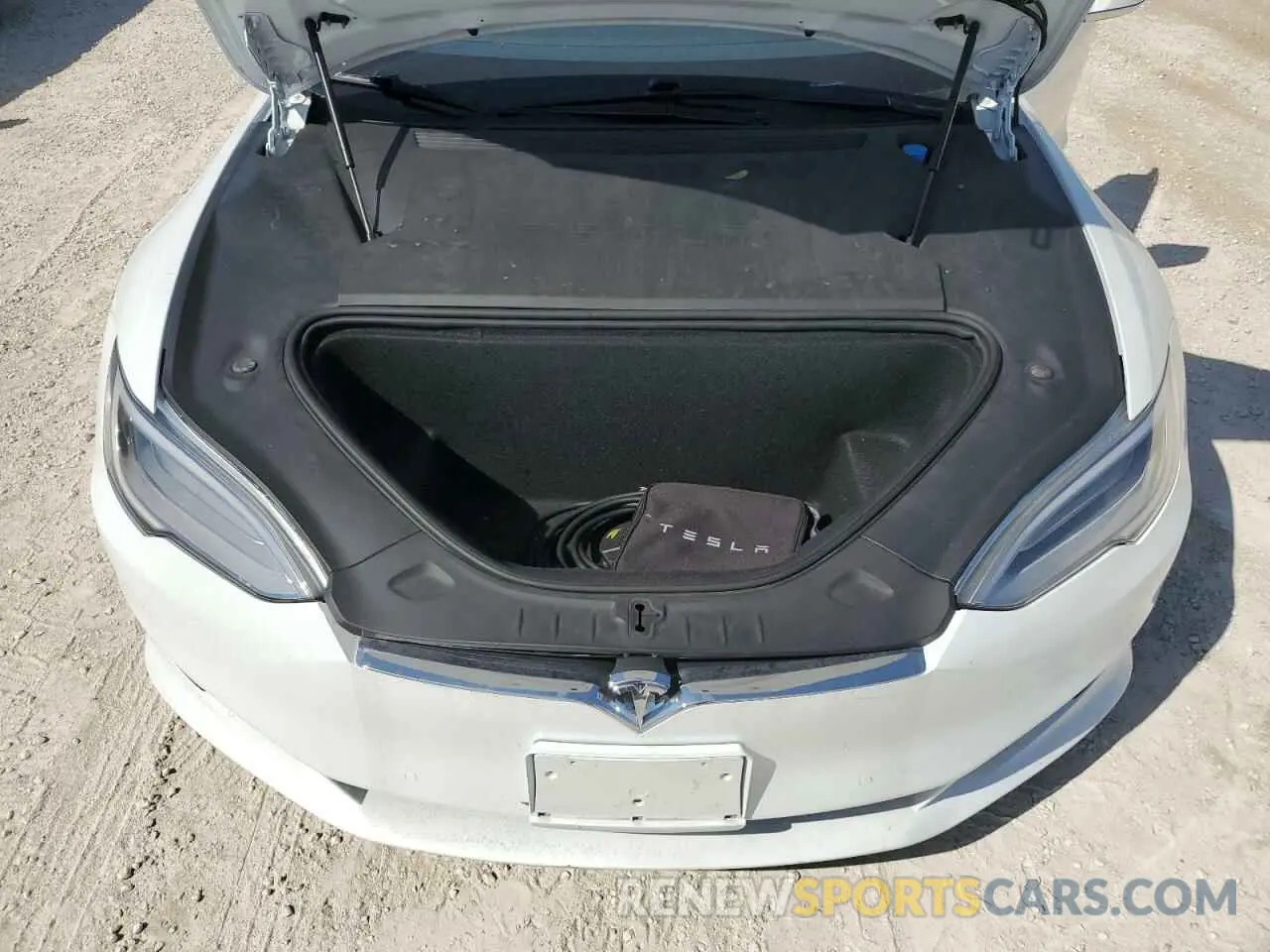 11 Photograph of a damaged car 5YJSA1E43KF337399 TESLA MODEL S 2019