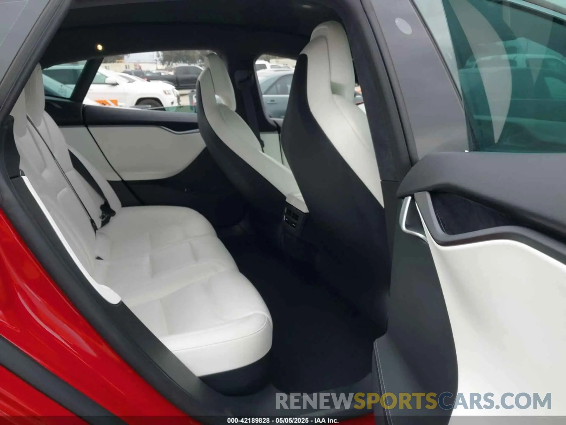 8 Фотография поврежденного автомобиля 5YJSA1E46KF332066 TESLA MODEL S 2019