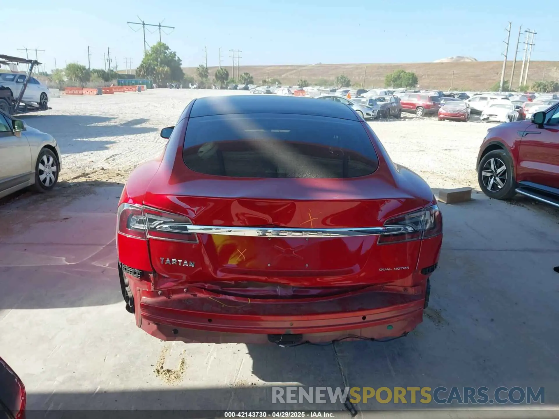 17 Фотография поврежденного автомобиля 5YJSA1E20LF360347 TESLA MODEL S 2020