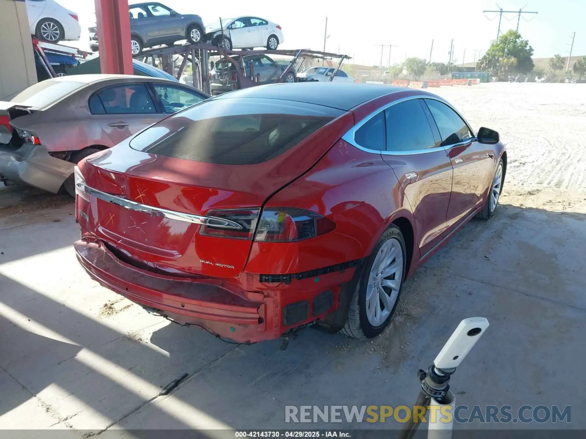 4 Фотография поврежденного автомобиля 5YJSA1E20LF360347 TESLA MODEL S 2020