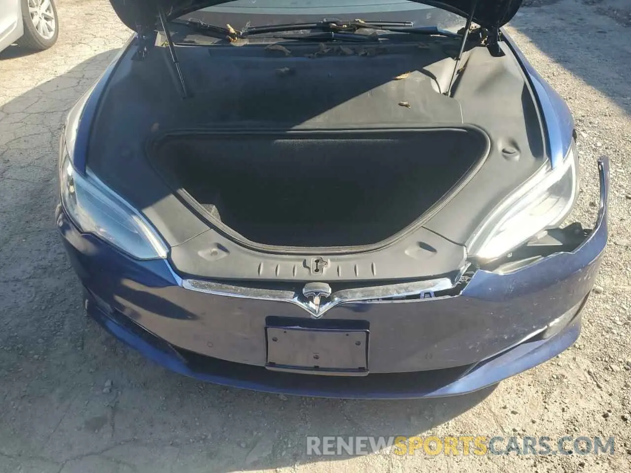 11 Photograph of a damaged car 5YJSA1E20LF361496 TESLA MODEL S 2020
