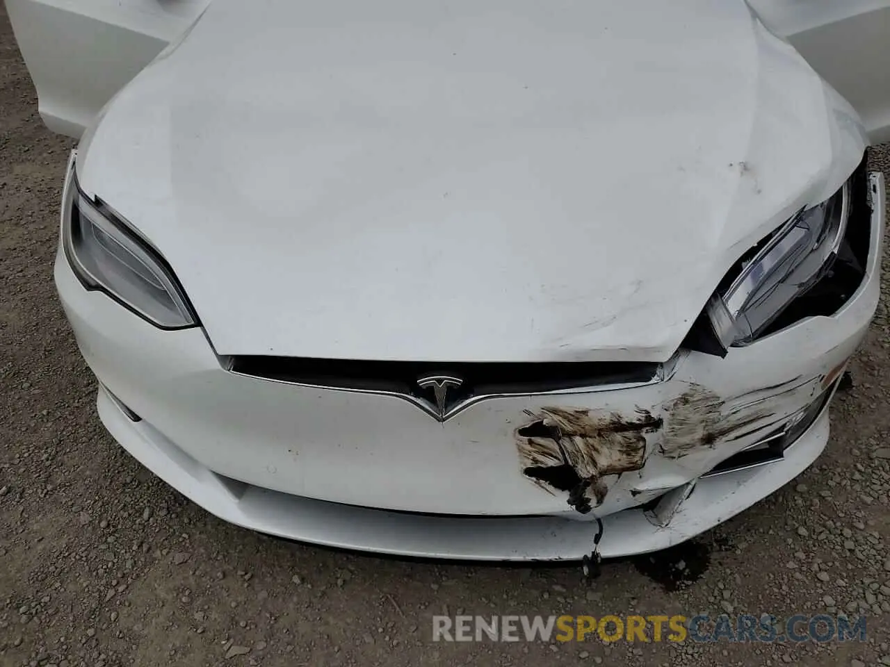 11 Photograph of a damaged car 5YJSA1E20LF364981 TESLA MODEL S 2020