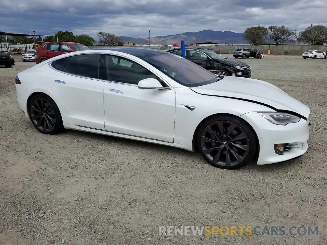 4 Photograph of a damaged car 5YJSA1E20LF364981 TESLA MODEL S 2020