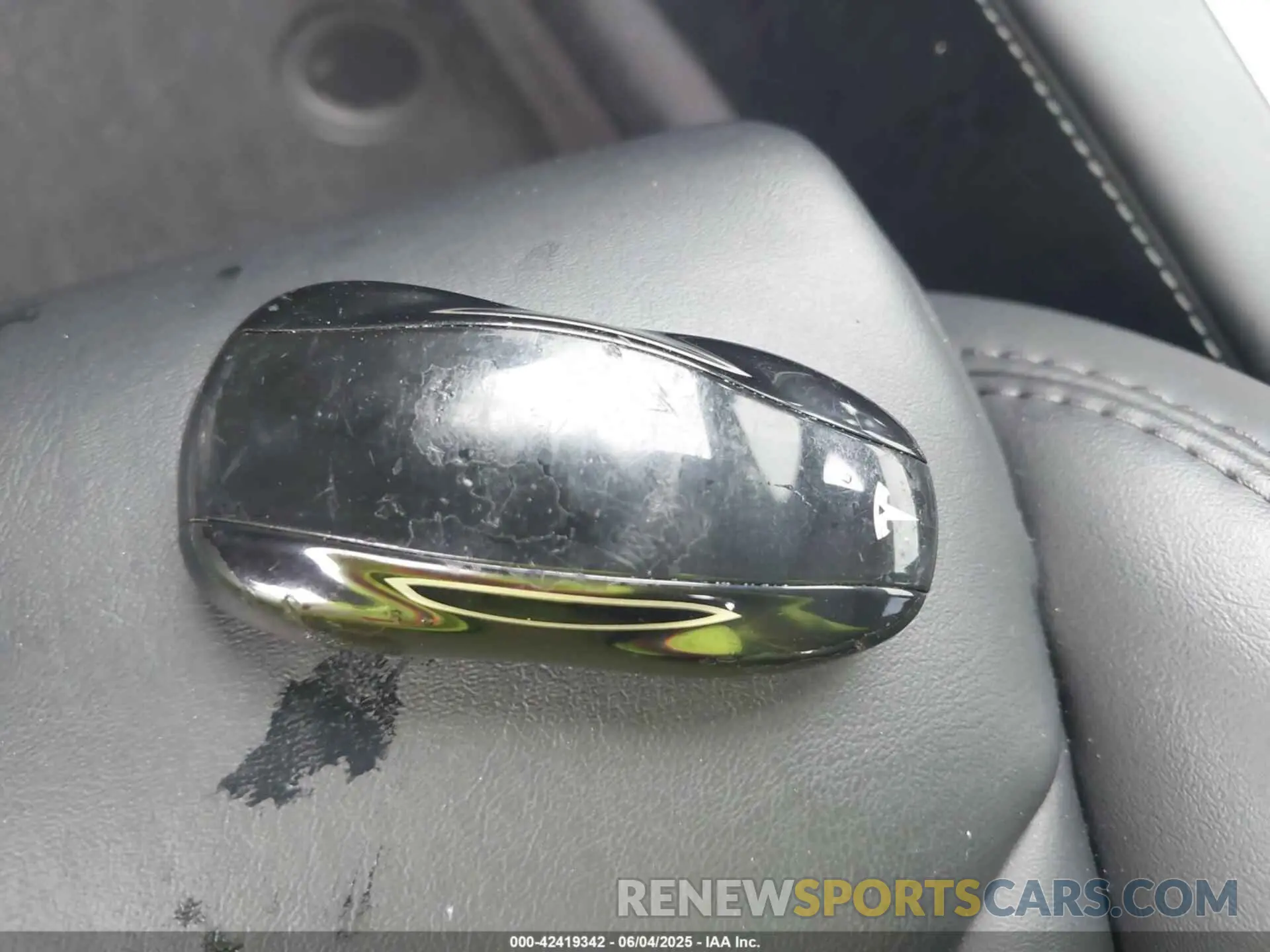 11 Photograph of a damaged car 5YJSA1E22LF353562 TESLA MODEL S 2020