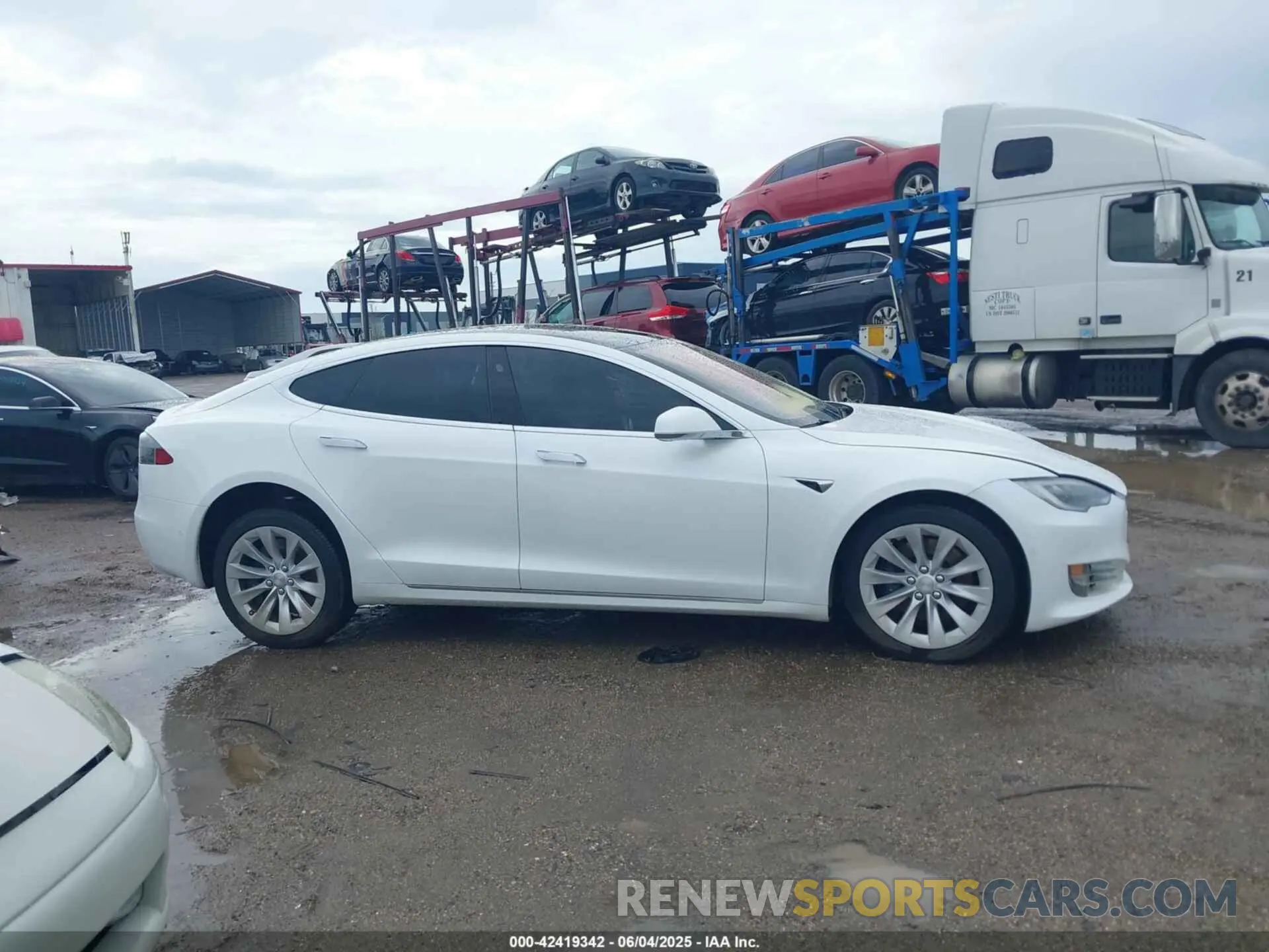 13 Photograph of a damaged car 5YJSA1E22LF353562 TESLA MODEL S 2020