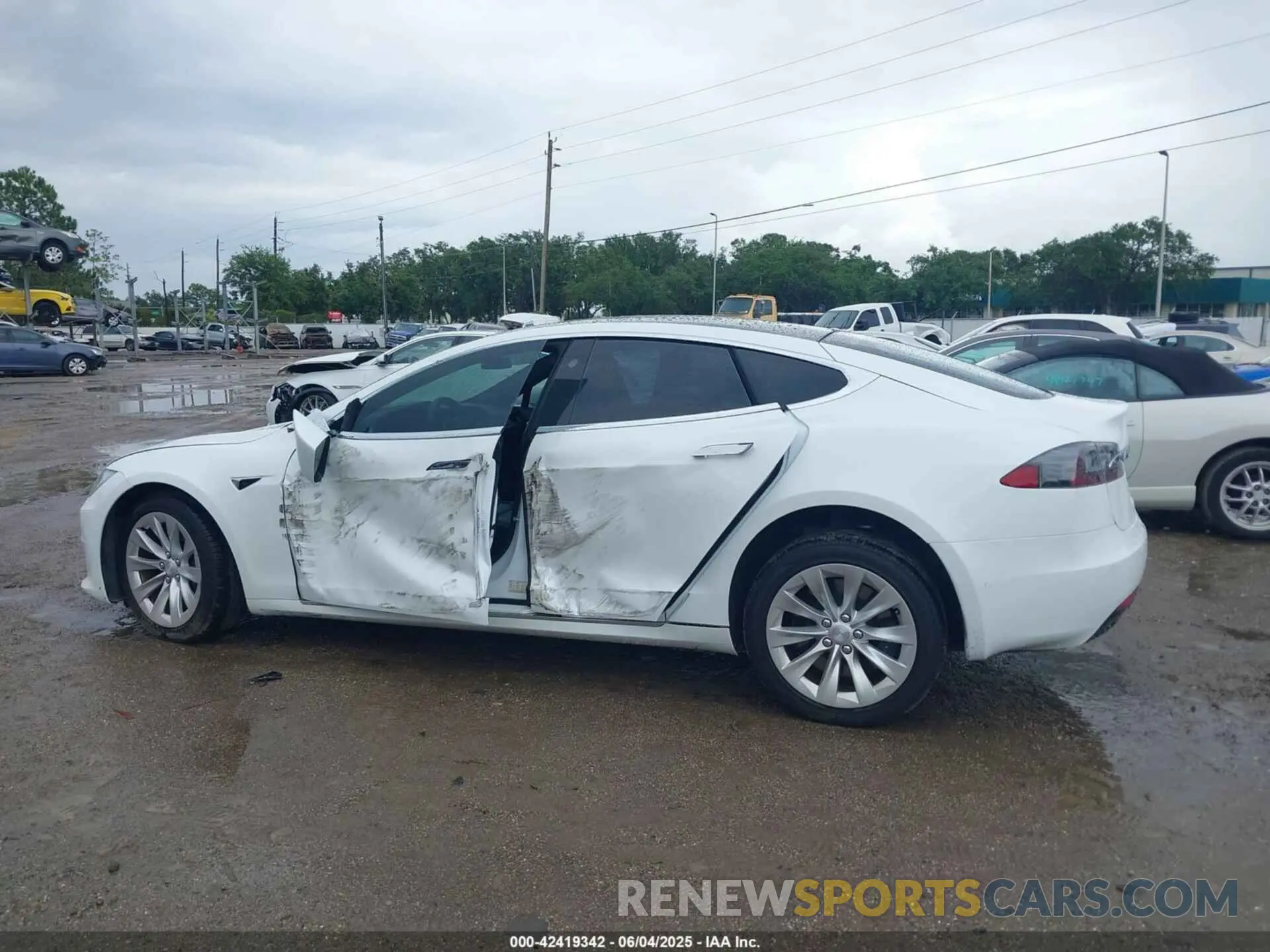 14 Photograph of a damaged car 5YJSA1E22LF353562 TESLA MODEL S 2020