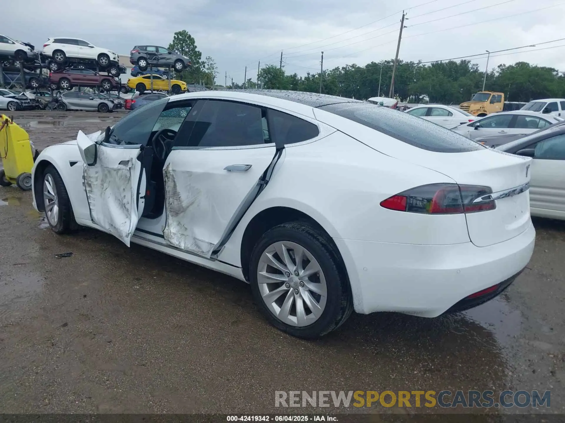 3 Photograph of a damaged car 5YJSA1E22LF353562 TESLA MODEL S 2020