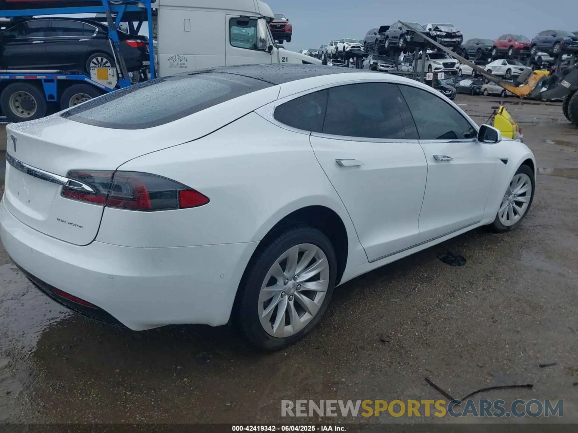 4 Photograph of a damaged car 5YJSA1E22LF353562 TESLA MODEL S 2020