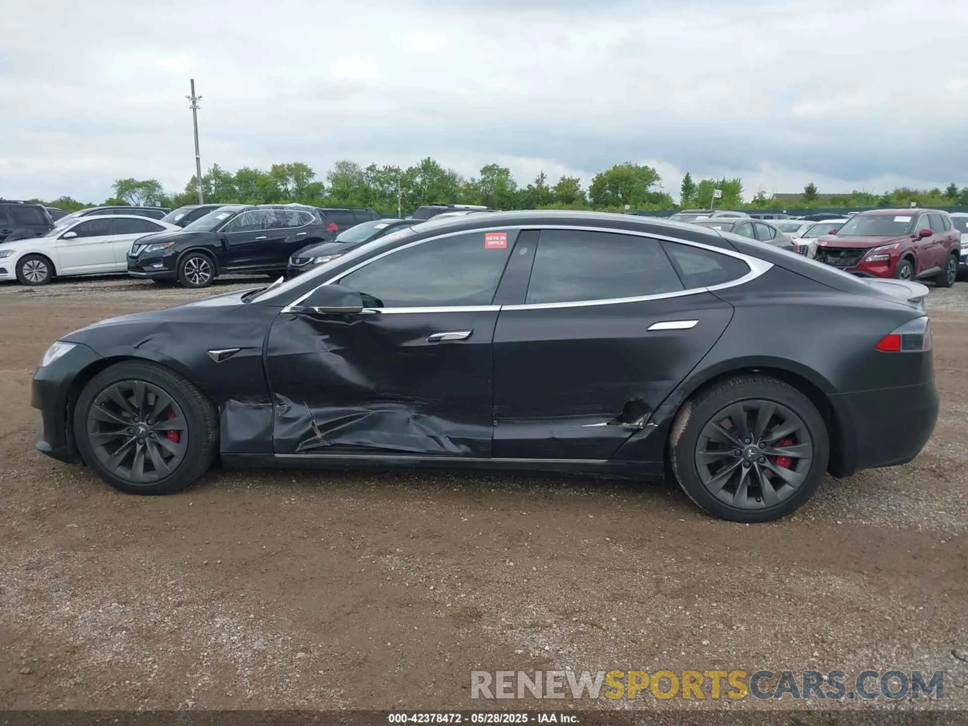14 Photograph of a damaged car 5YJSA1E22LF367526 TESLA MODEL S 2020