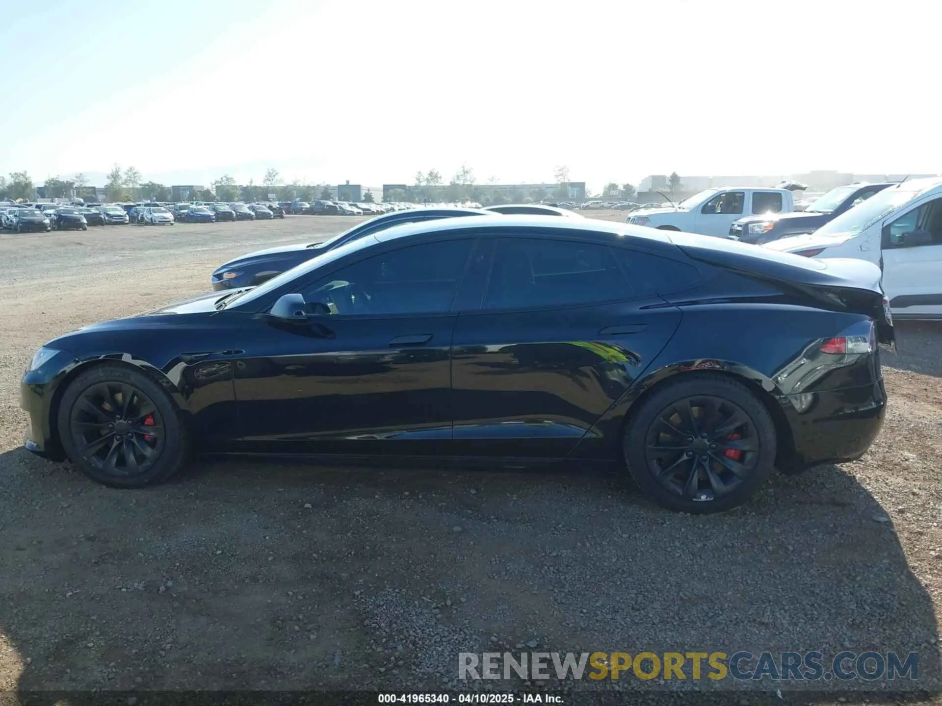 14 Photograph of a damaged car 5YJSA1E24LF381878 TESLA MODEL S 2020