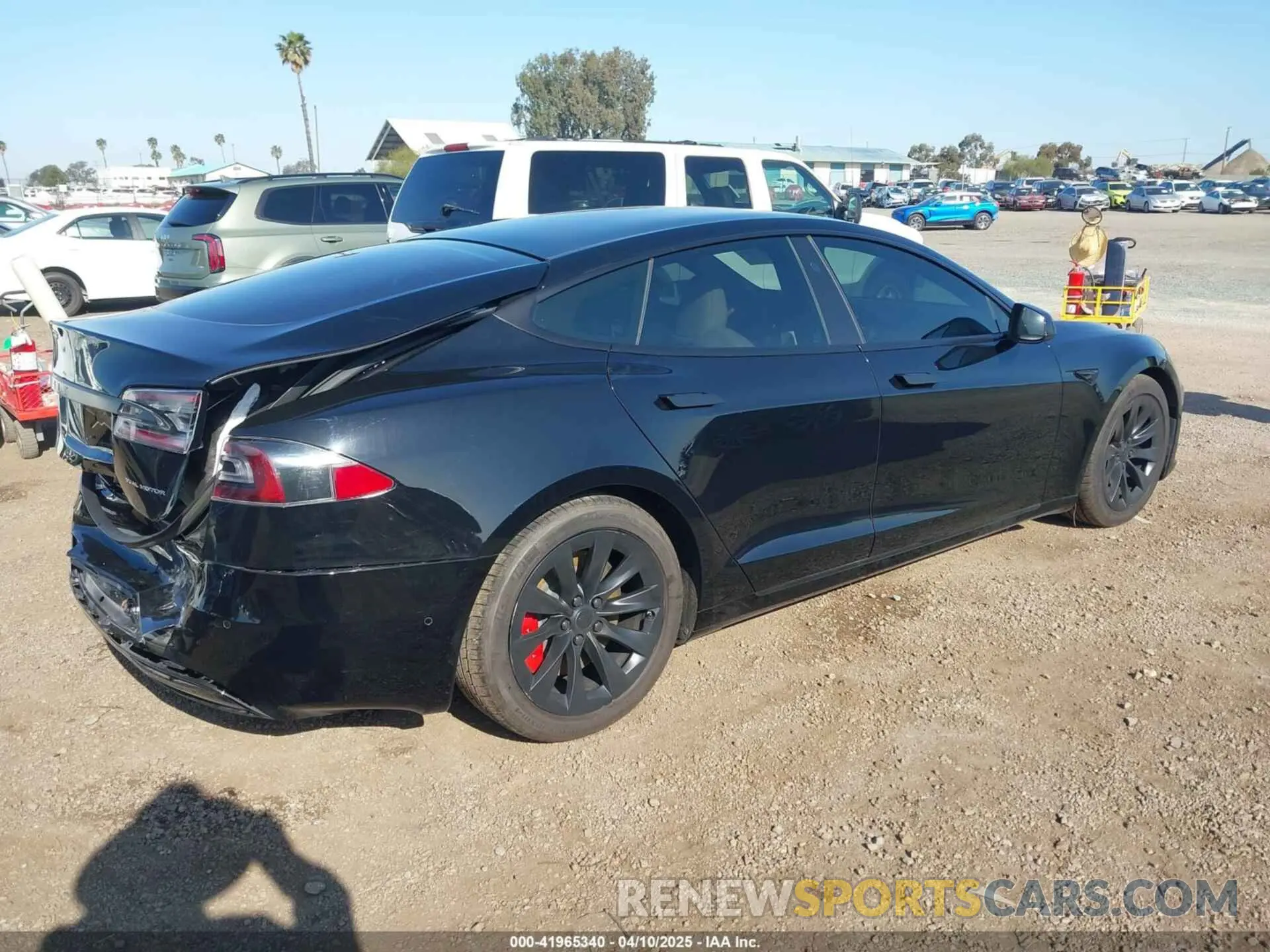 4 Photograph of a damaged car 5YJSA1E24LF381878 TESLA MODEL S 2020